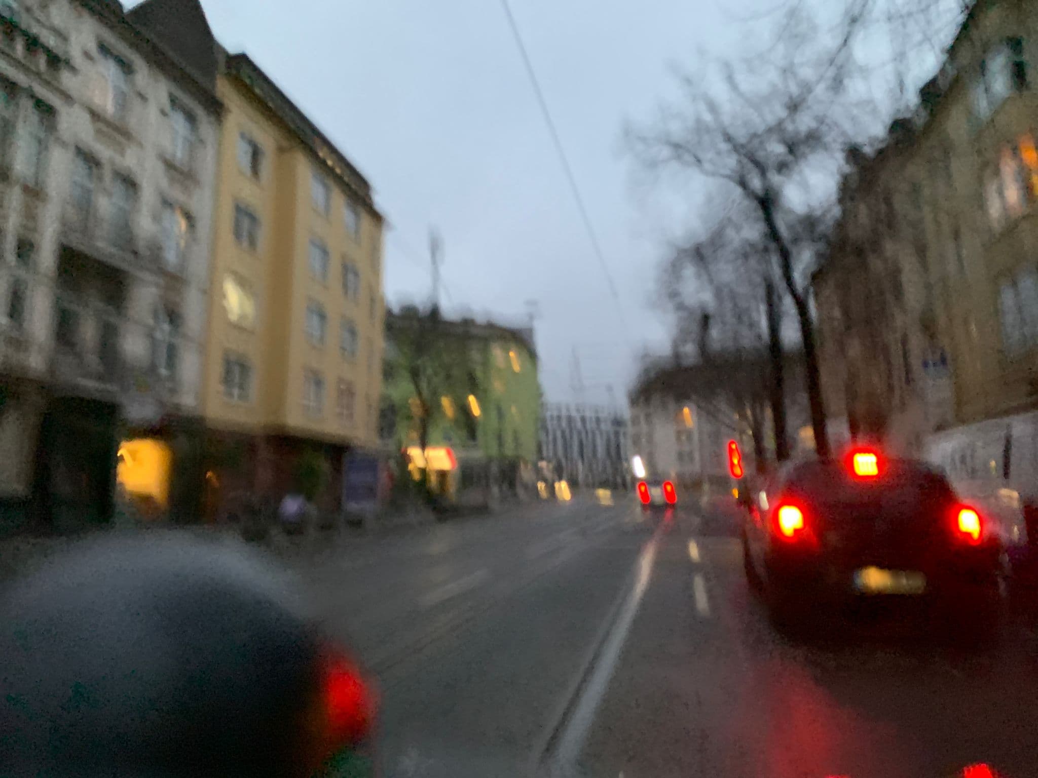 Street view near Moltke 120, Düsseldorf-Pempelfort — © hueckelberry (CC BY-SA · Mapillary)