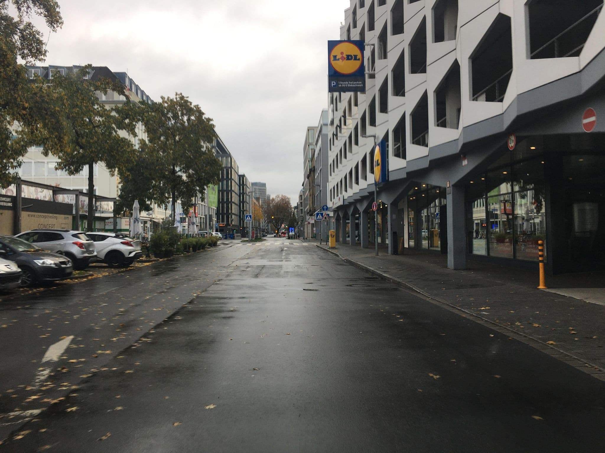 Street view near carathotel Düsseldorf, Düsseldorf — © raymond (CC BY-SA · Mapillary)