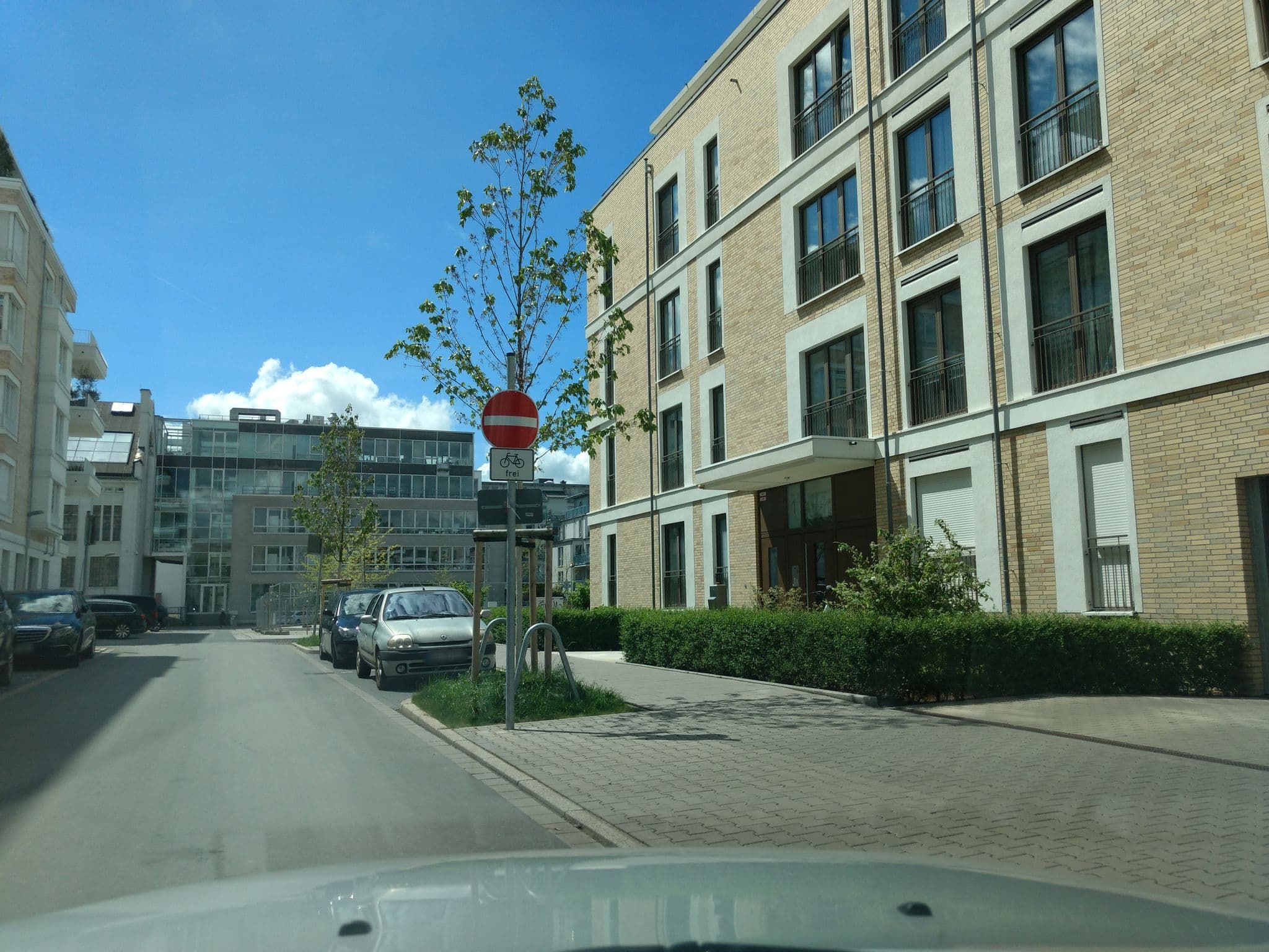 Street view near Me And All Hotel, Düsseldorf — © miler (CC BY-SA · Mapillary)