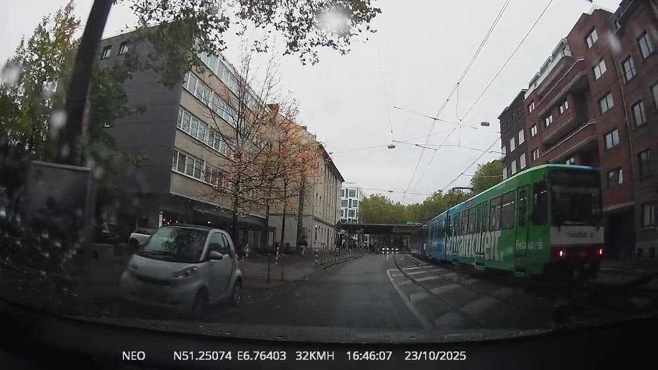 Street view near Leonhards Gästezimmer, Düsseldorf-Pempelfort — © TechniPorter (CC BY-SA · Mapillary)