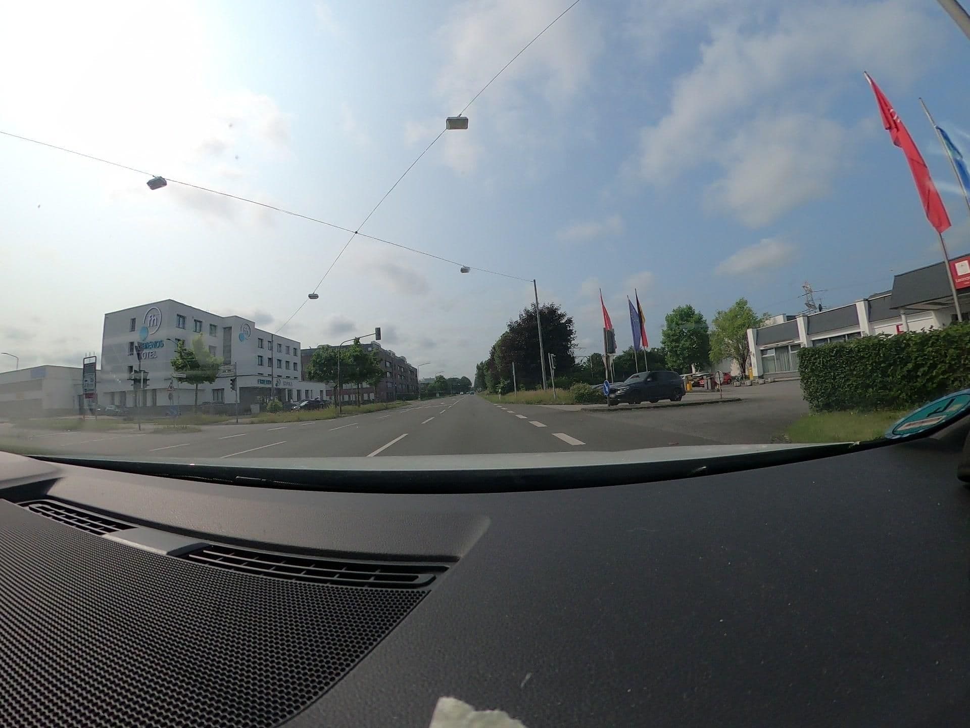 Street view near Leonardo Airport Hotel, Ratingen — © DerSton (CC BY-SA · Mapillary)