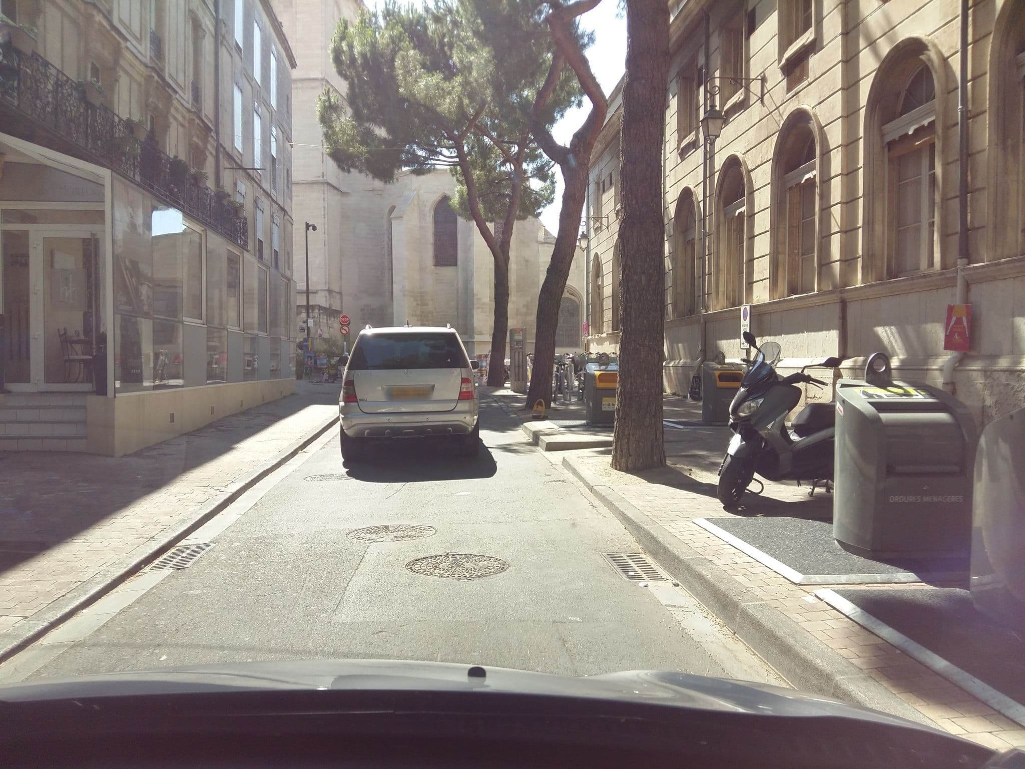 Street view near Hôtel de l'Horloge, Avignon — © zimmy (CC BY-SA · Mapillary)
