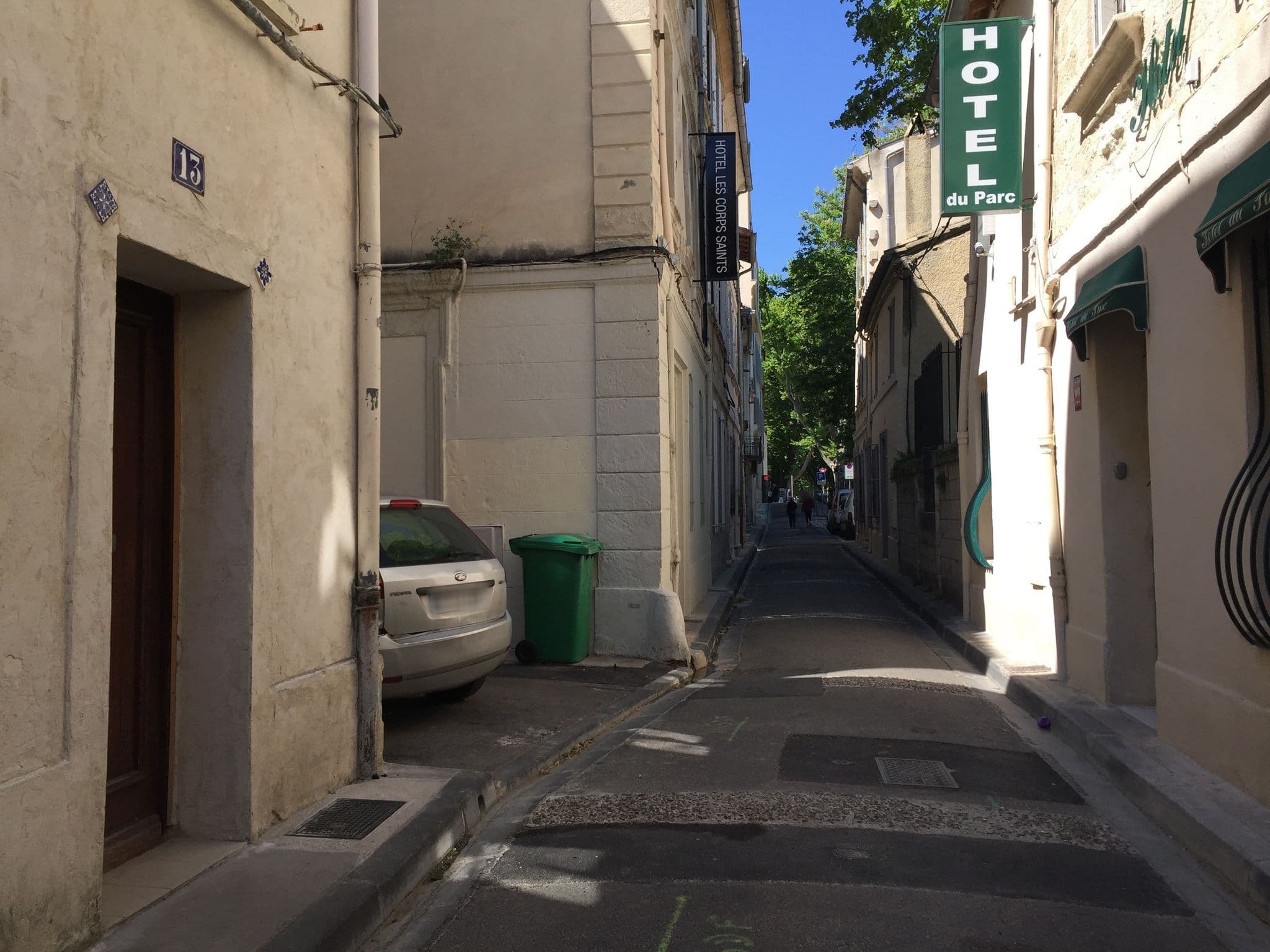 Street view near Hôtel Les Corps Saints, Avignon — © zimmy (CC BY-SA · Mapillary)