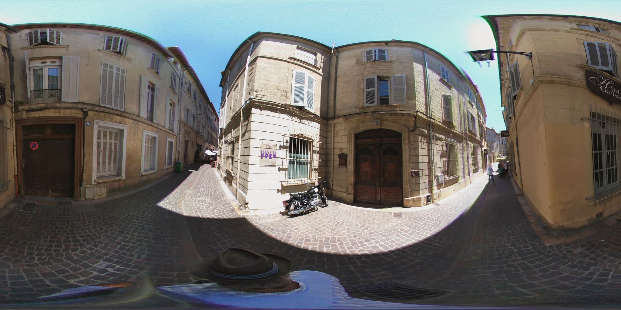 Street view near Hôtel de Garlande, Avignon — © zimmy (CC BY-SA · Mapillary)