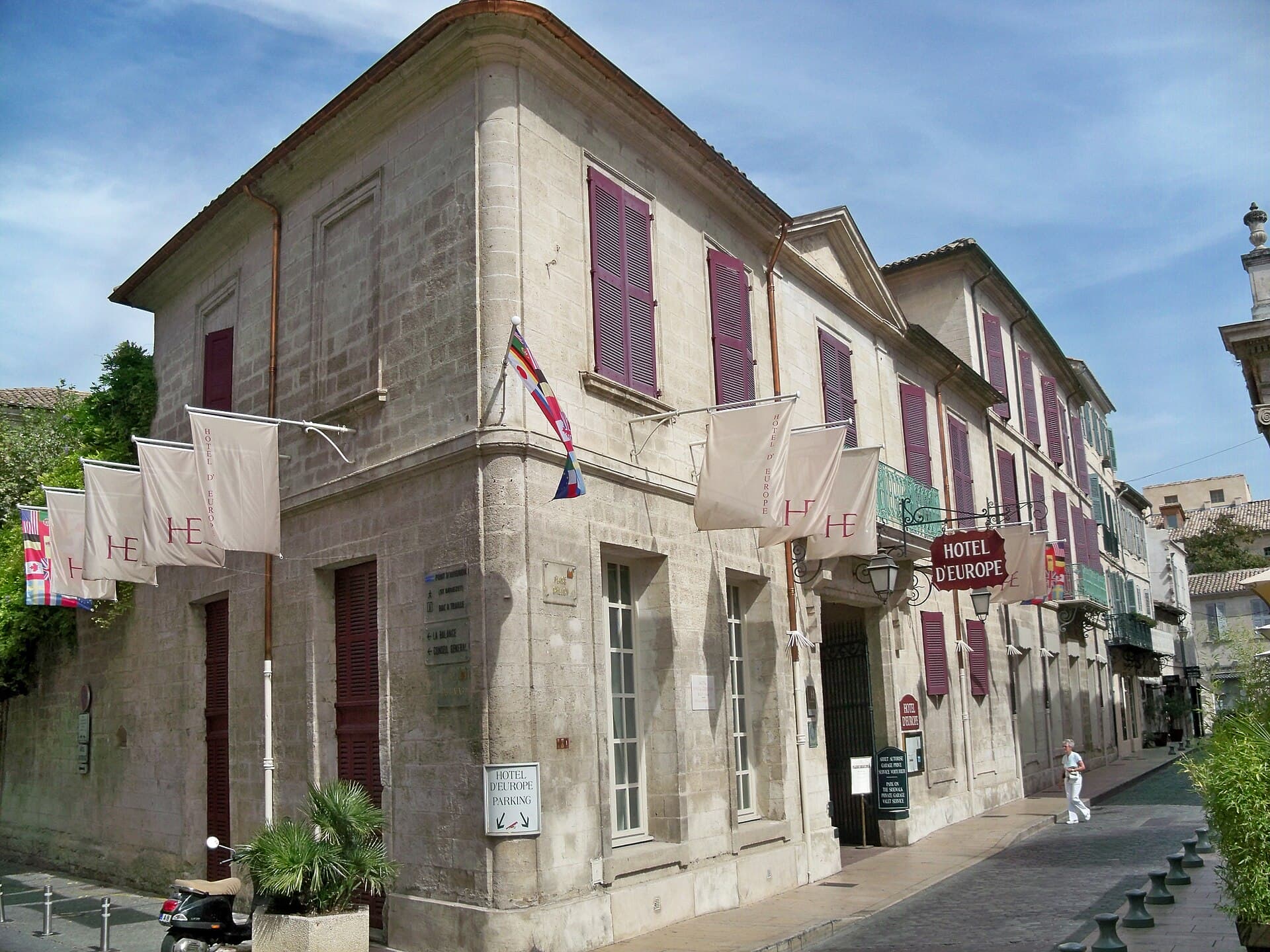 Hôtel d'Europe (via Wikimedia Commons, Public domain)