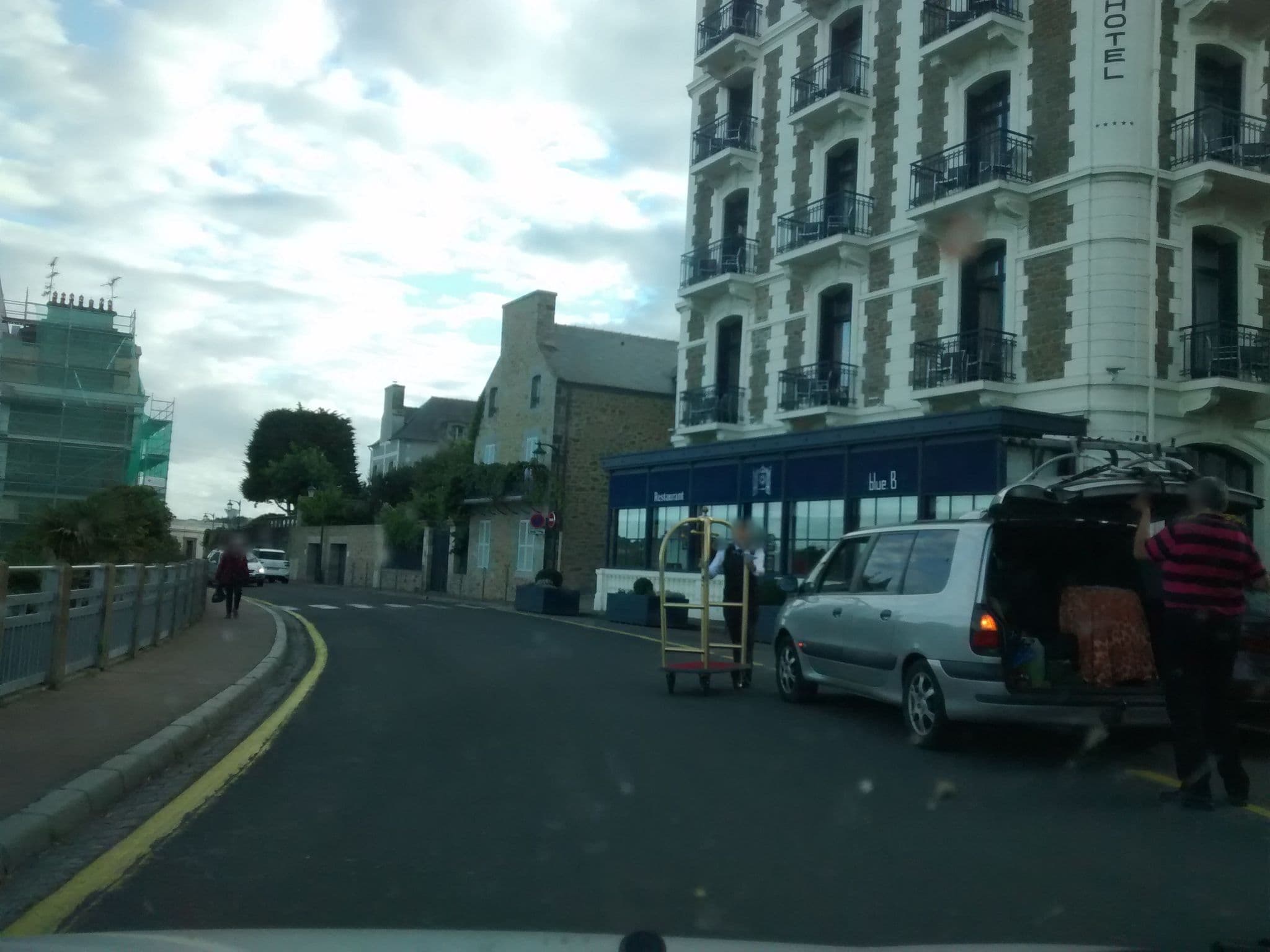 Street view near Grand Hôtel Barrière, Dinard — © mgageo (CC BY-SA · Mapillary)