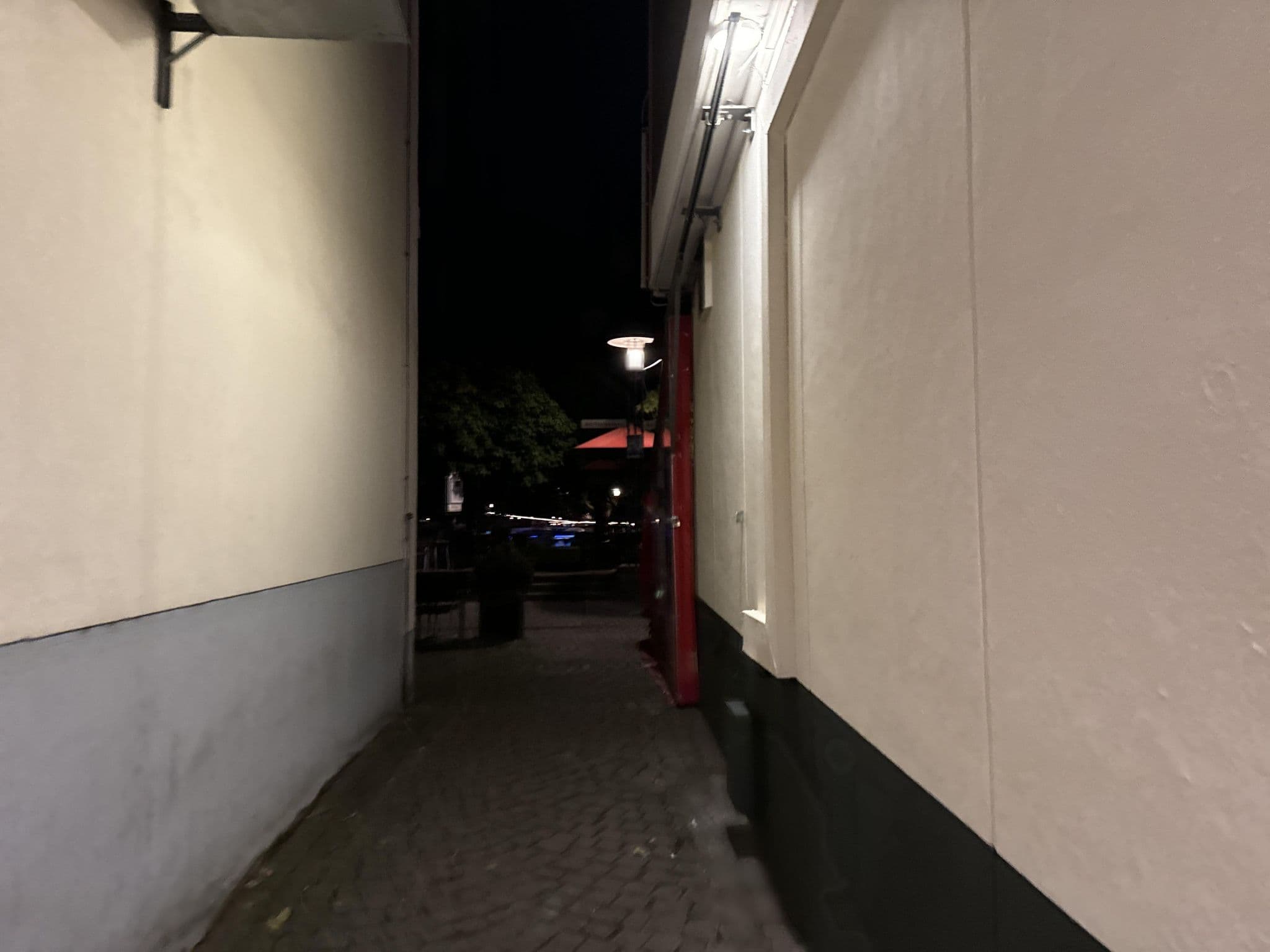 Street view near Hotel Alter Römer, Altstadt Nord — © maxd (CC BY-SA · Mapillary)