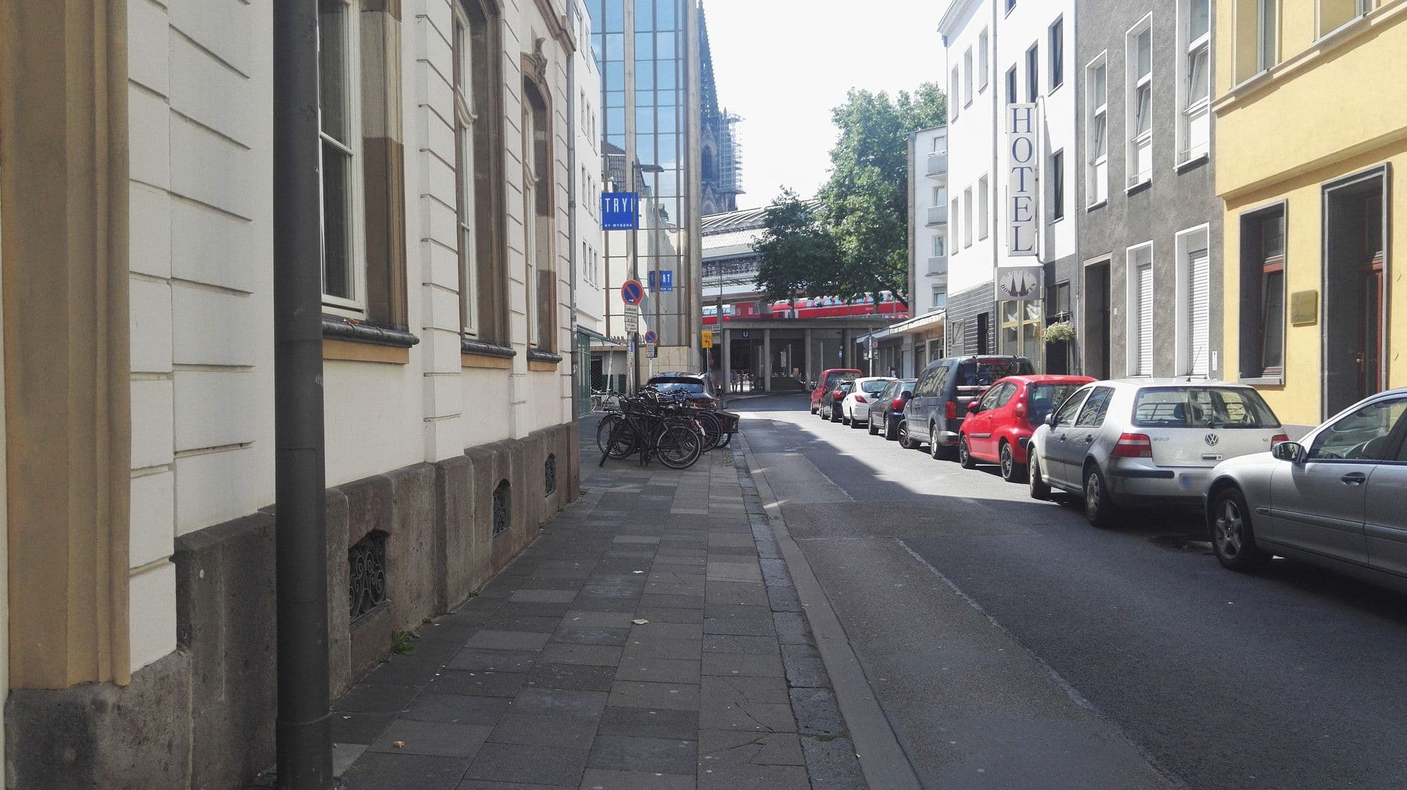 Street view near Alemania Hotel, Altstadt Nord — © aceini (CC BY-SA · Mapillary)