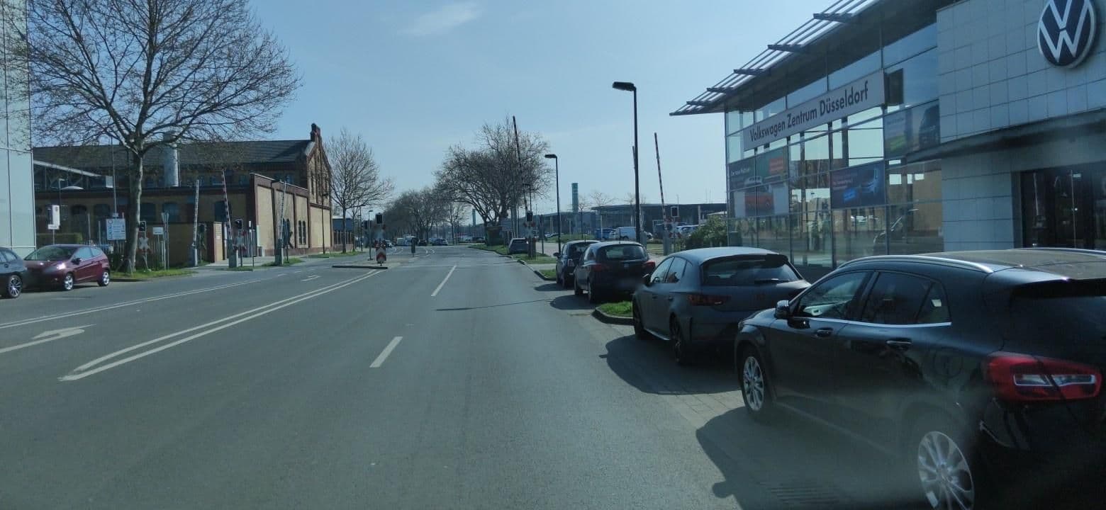 Street view near b'mine hotel Düsseldorf, Düsseldorf — © LouCipher (CC BY-SA · Mapillary)