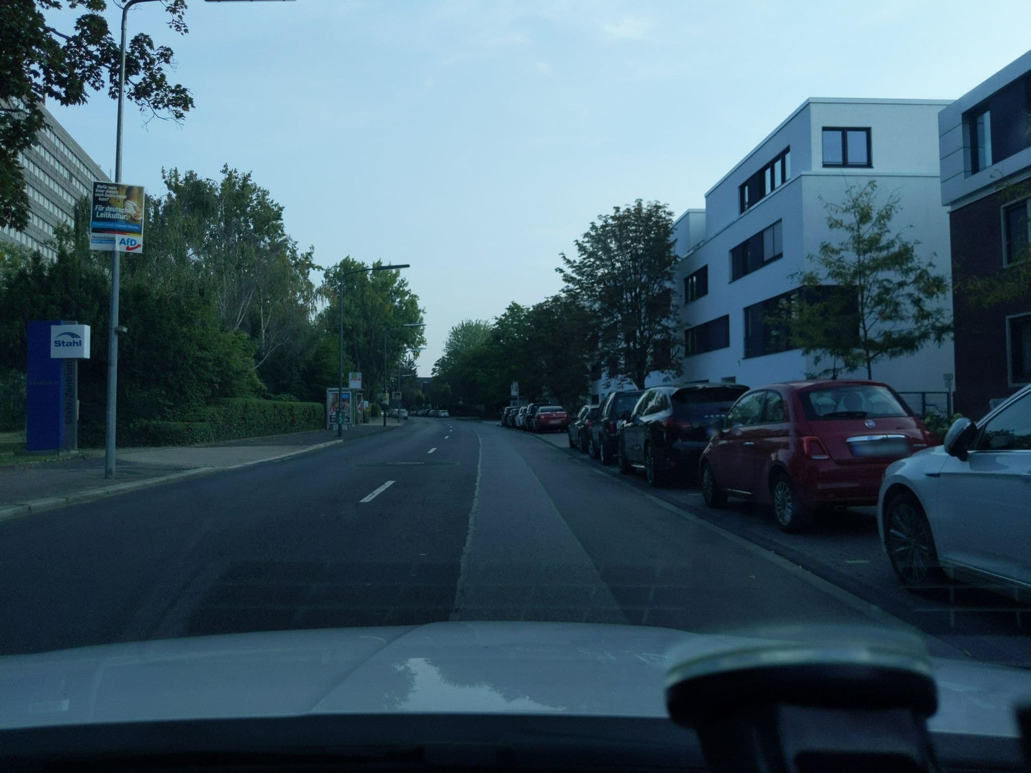 Street view near Hotel Im Hofgarten, Düsseldorf-Pempelfort — © littlefool (CC BY-SA · Mapillary)