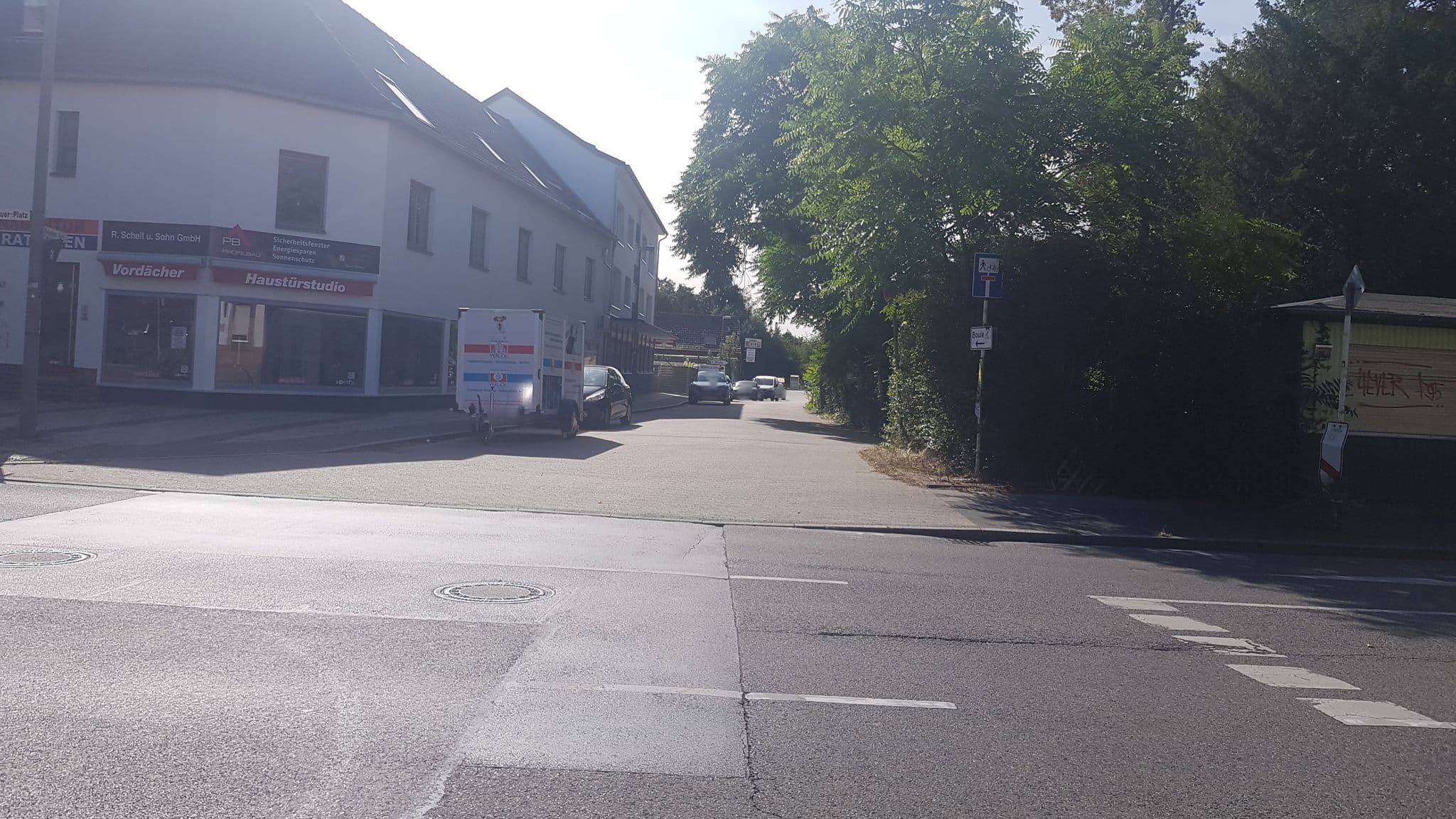 Street view near Stuckhotel Fettehenne, Ratingen — © rororo (CC BY-SA · Mapillary)