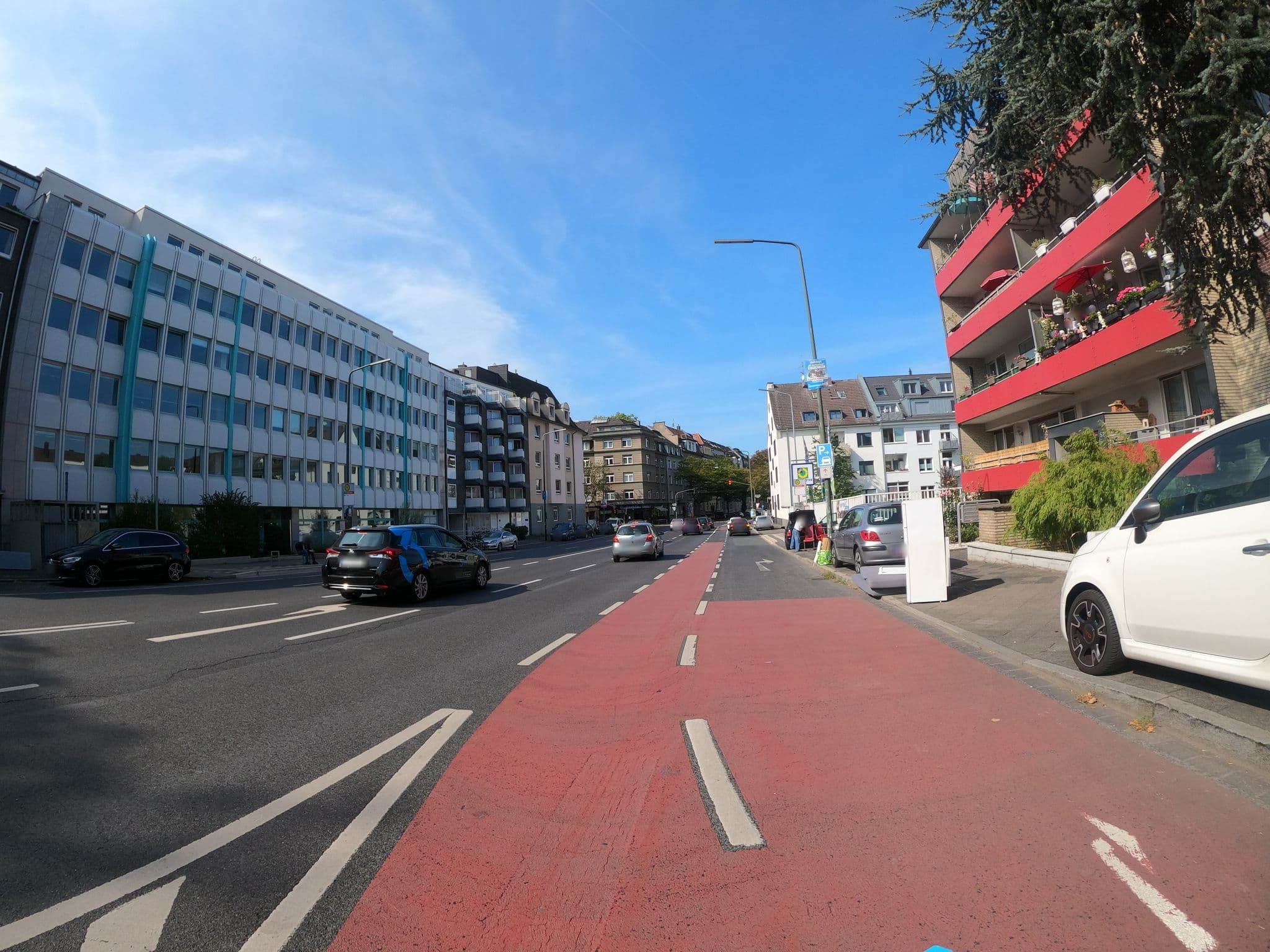 Street view near GHOTEL hotel & living Apartmenthaus Düsseldorf, Düsseldorf-Pempelfort — © phitec (CC BY-SA · Mapillary)