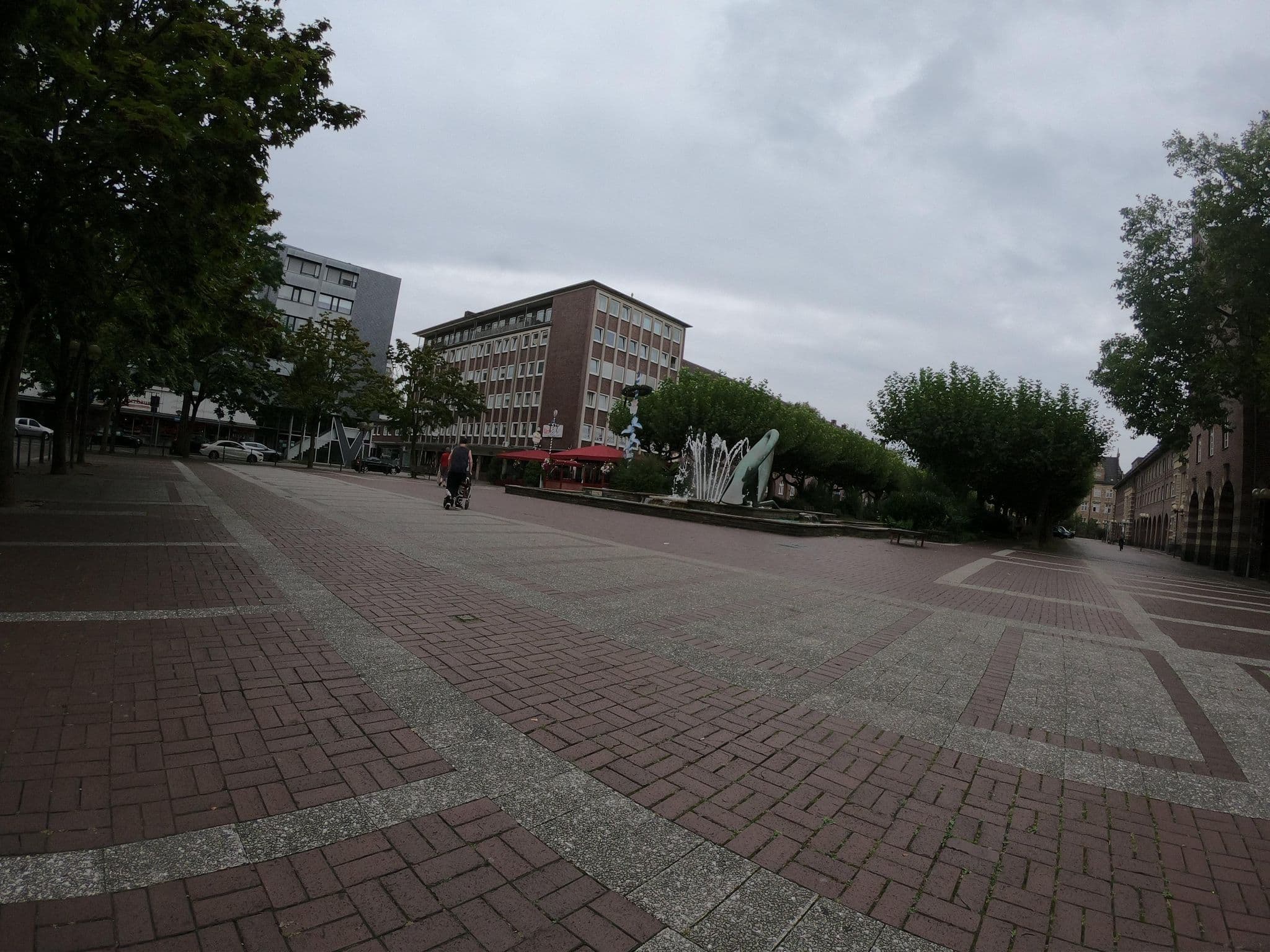 Street view near Hotel Im Europahaus
+49 208 859790
Friedensplatz 8, 46045 Oberhausen, Germany., Oberhausen — © geogladbecker (CC BY-SA · Mapillary)