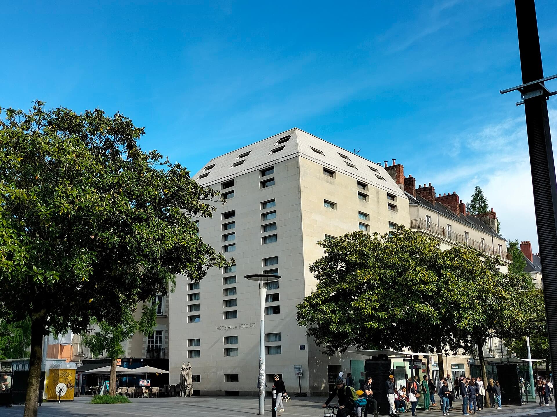 Hôtel La Pérouse (via Wikimedia Commons, CC BY-SA 3.0)