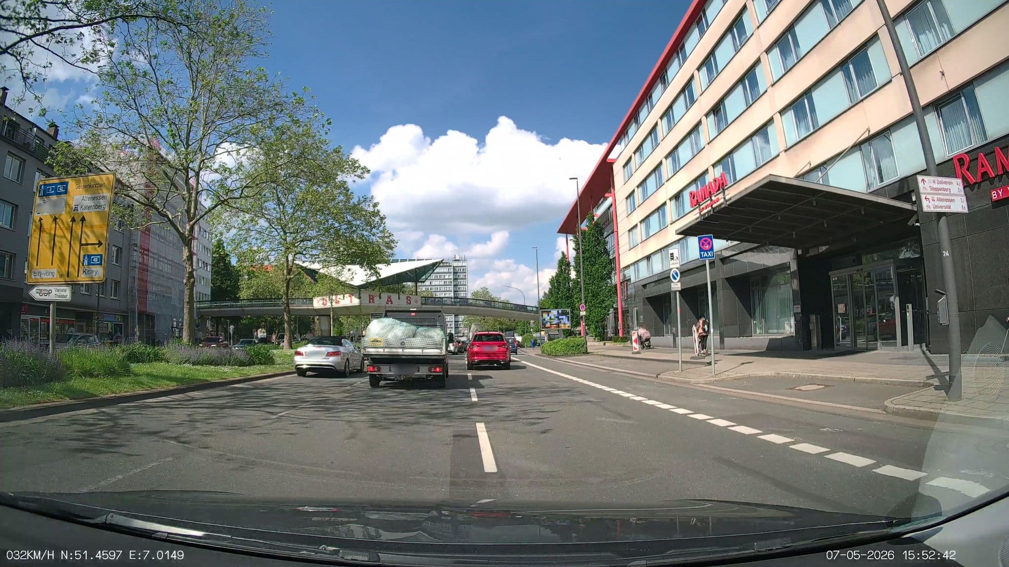 Street view near Welcome Hotel, Essen — © heetENkoel (CC BY-SA · Mapillary)
