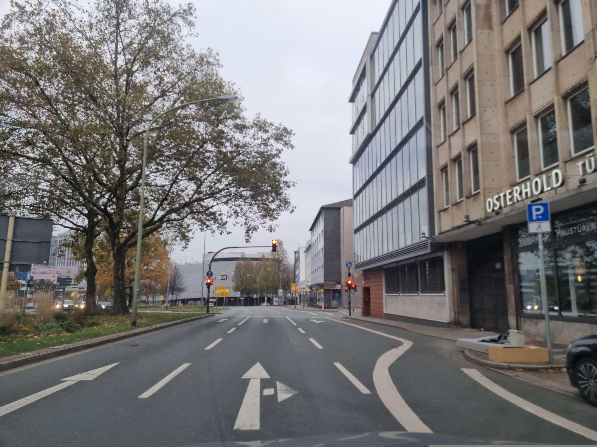 Street view near Deutsche Rentenversicherung Rheinland Service Zentrum Essen, Essen — © dsmm (CC BY-SA · Mapillary)