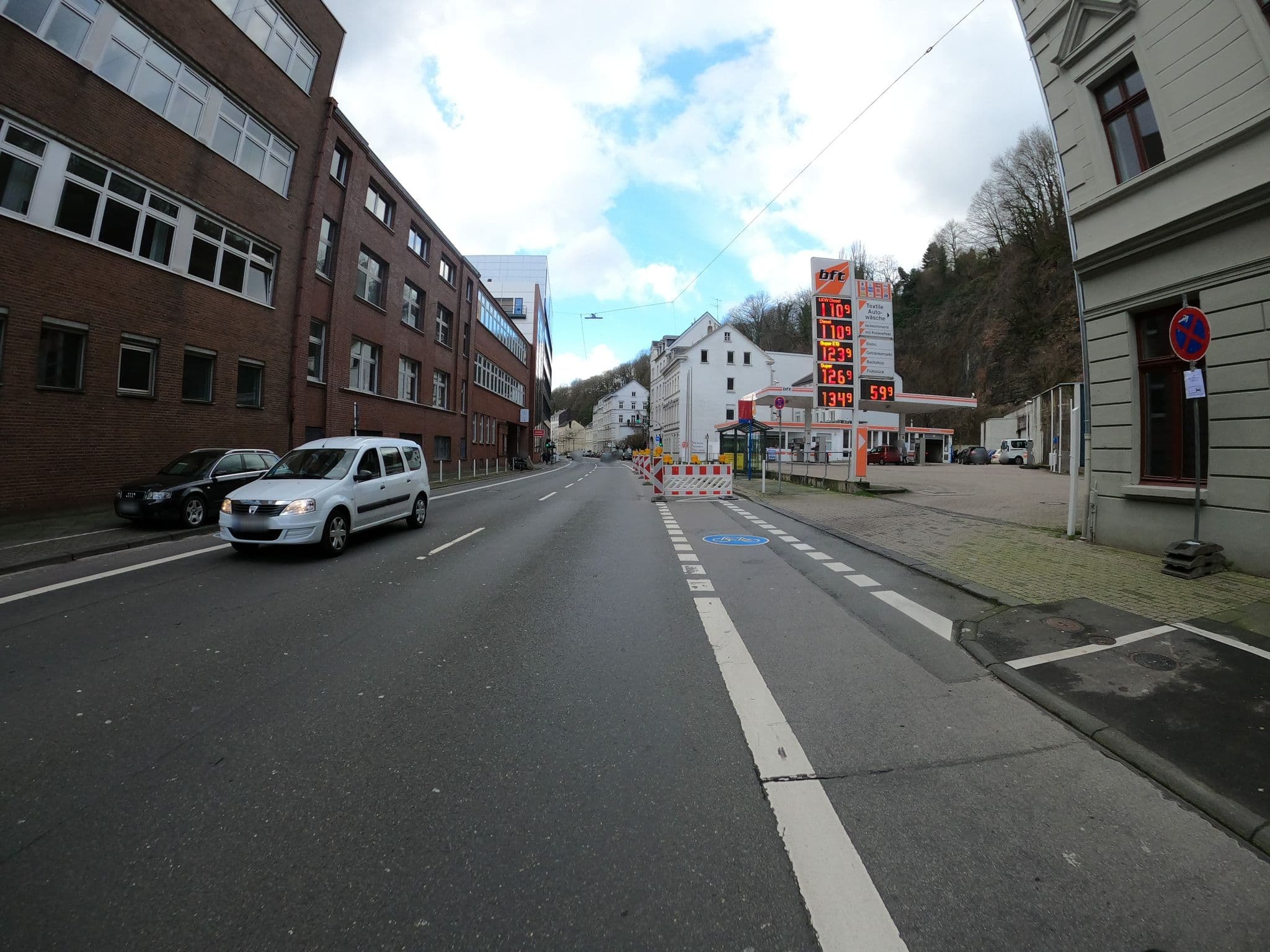 Street view near Appartmenthaus An der B7, Wuppertal — © phitec (CC BY-SA · Mapillary)