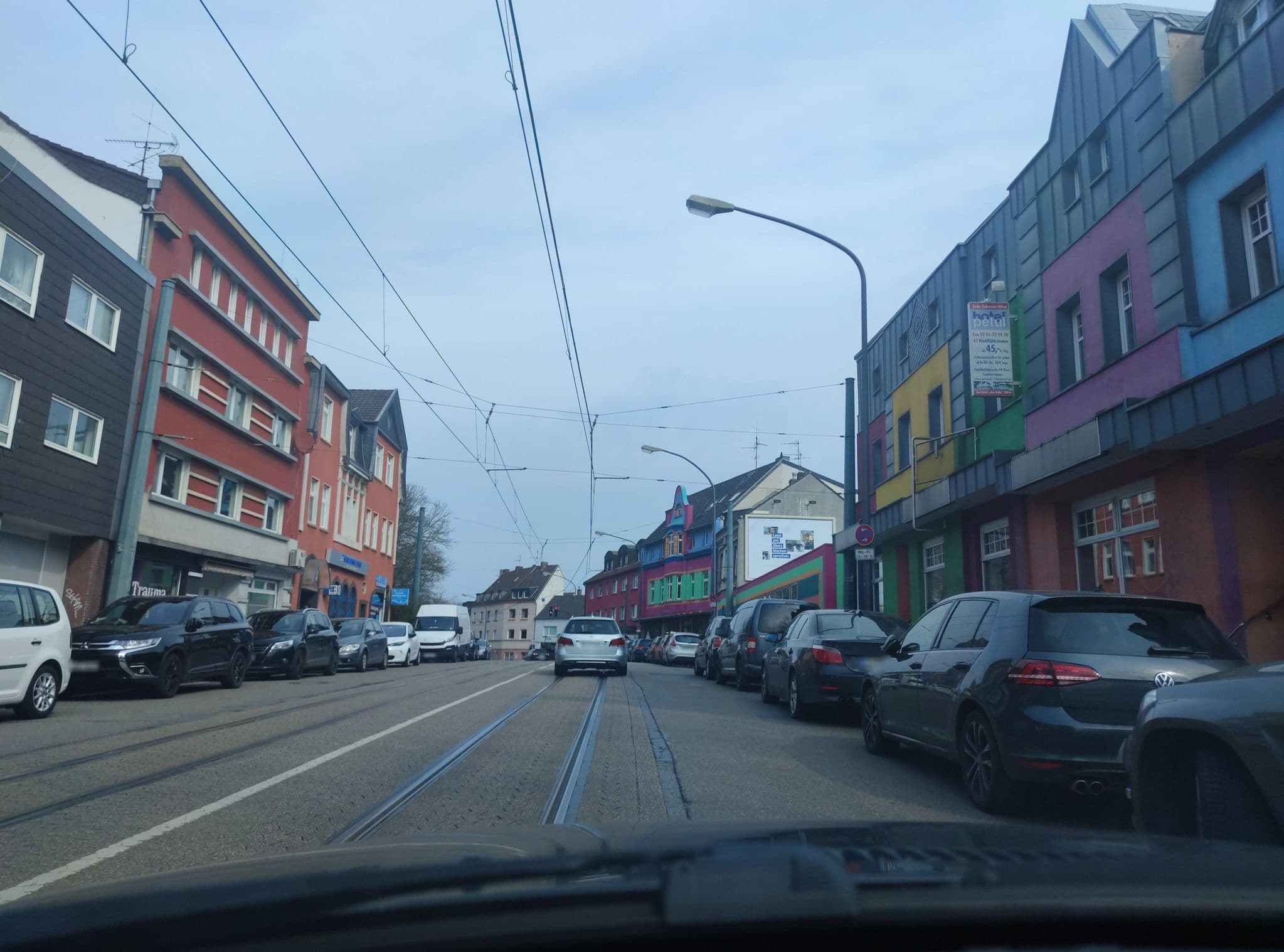 Street view near Petul Hotelbetriebs GmbH, Essen — © hiwi234 (CC BY-SA · Mapillary)