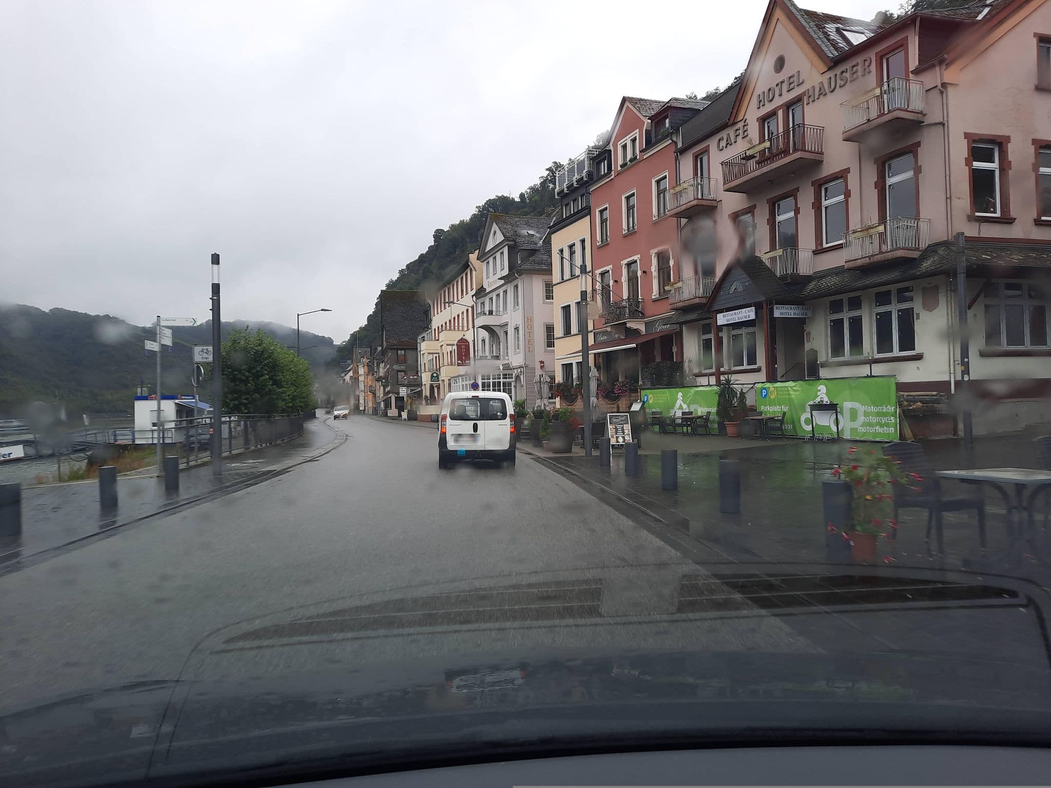 Street view near Hotel Hauser, Sankt Goar — © Lowiekse (CC BY-SA · Mapillary)