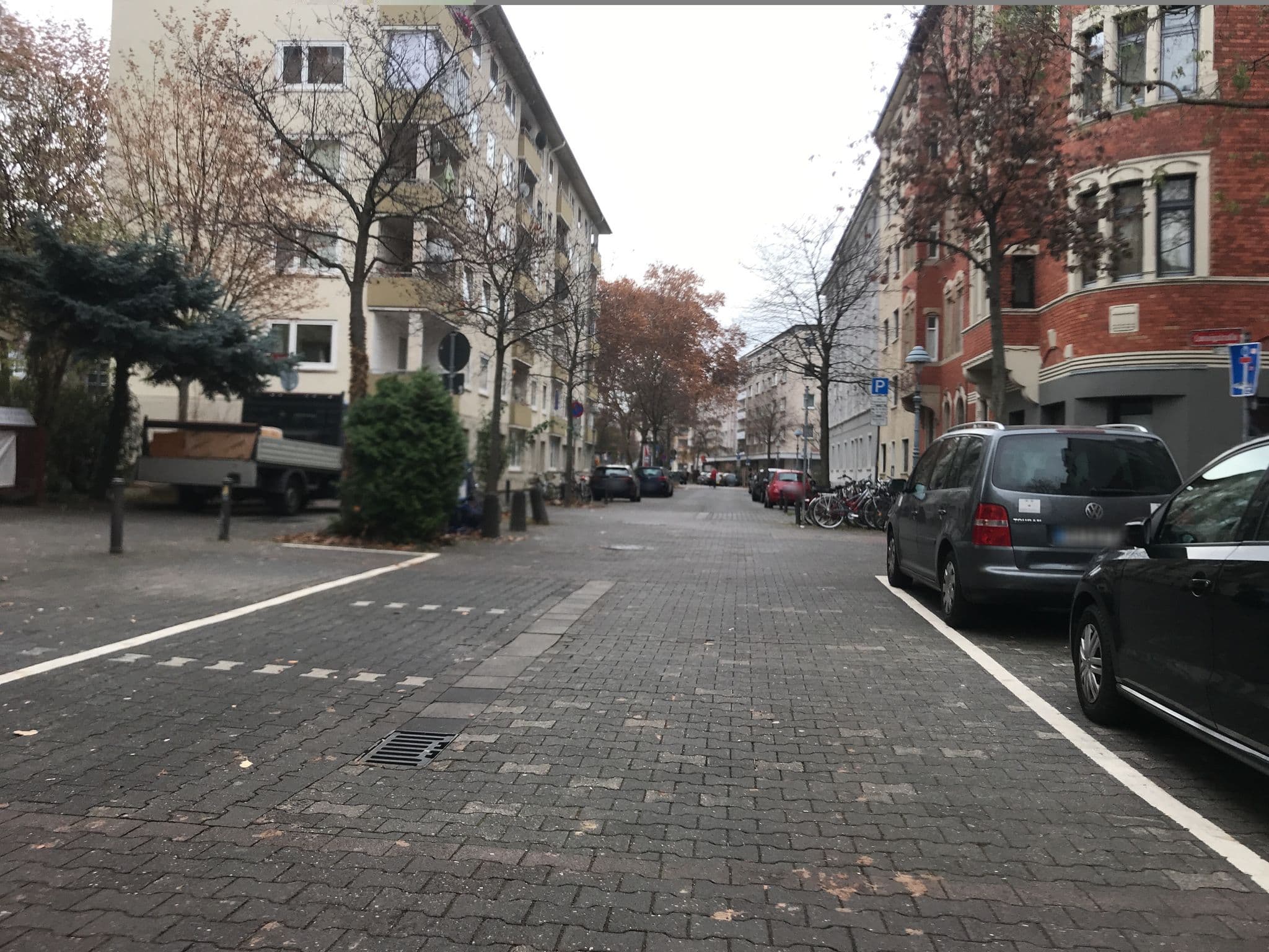 Street view near Moguntia Inh. Marjana Janzen, Kastel — © miguel_andrade (CC BY-SA · Mapillary)