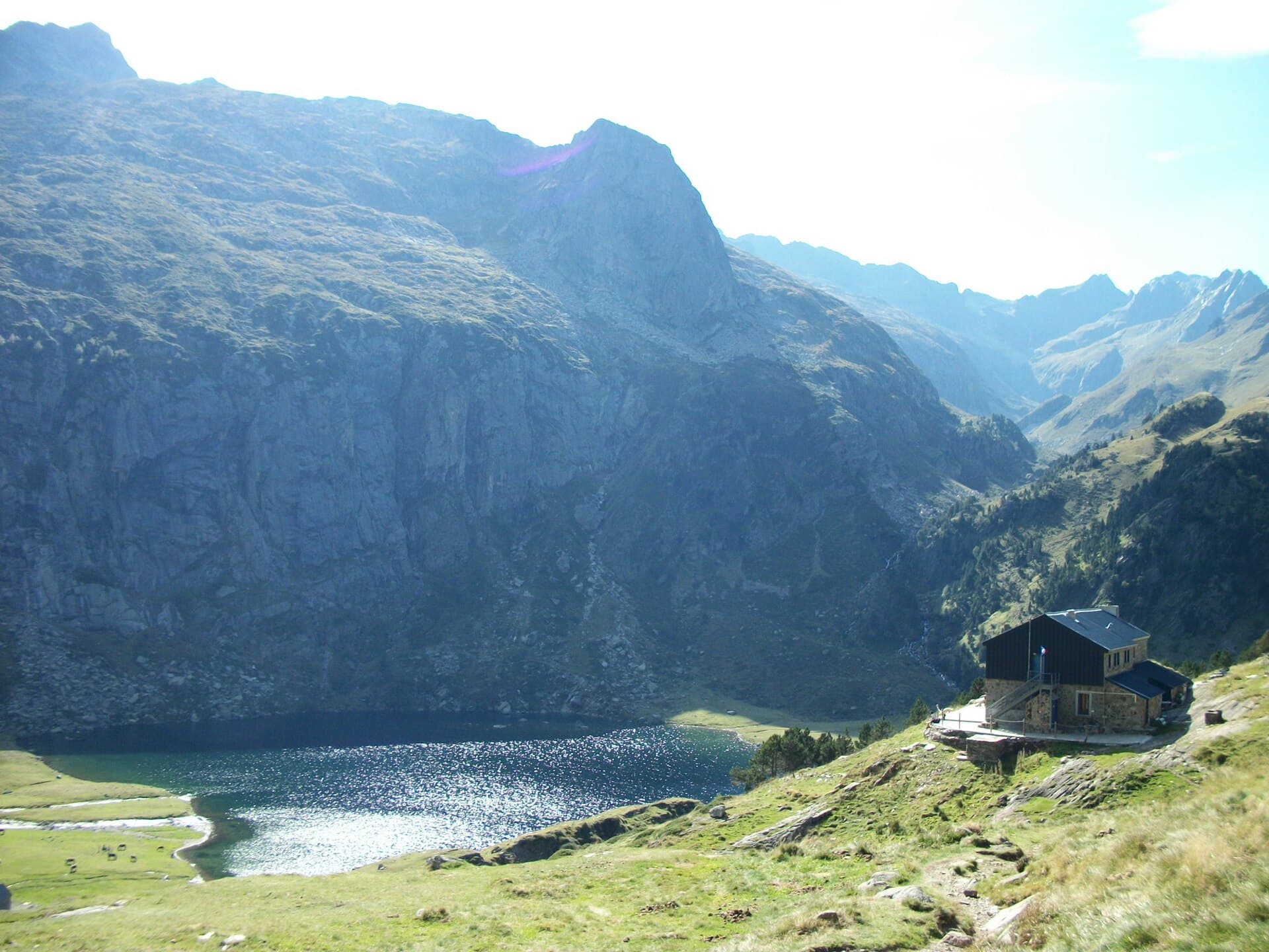 Refuge d'Espingo (via Wikimedia Commons, CC BY-SA 4.0)