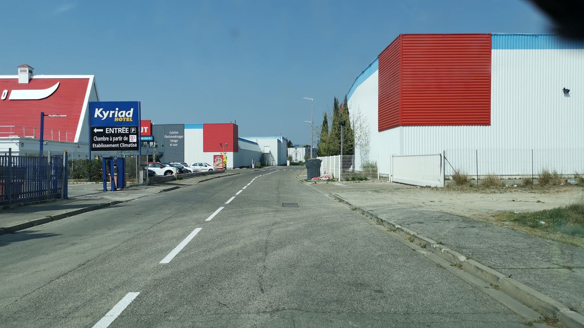 Street view near Kyriad, Arles — © nocarto (CC BY-SA · Mapillary)