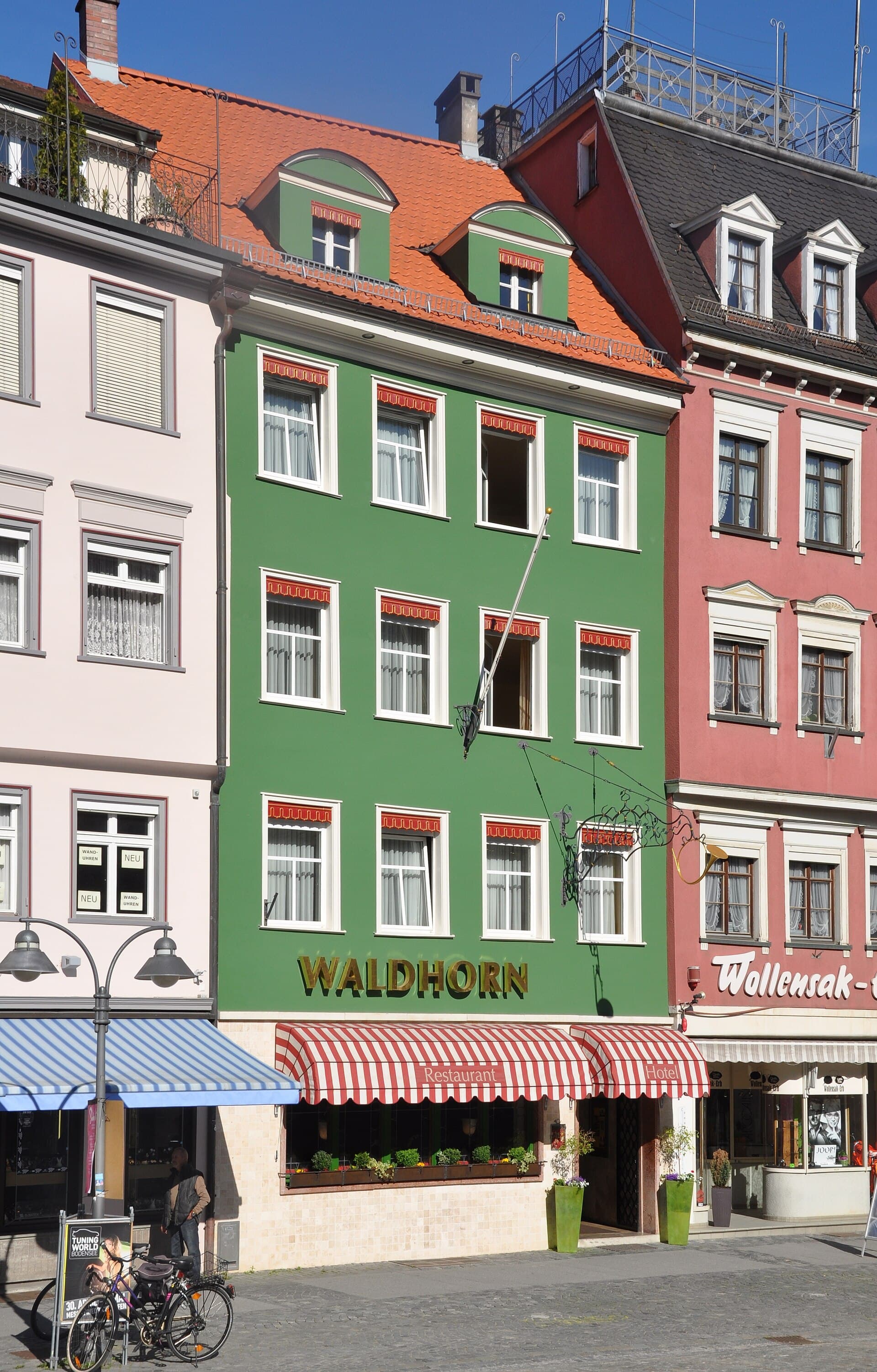 Hotel Waldhorn (via Wikimedia Commons, CC BY 4.0)