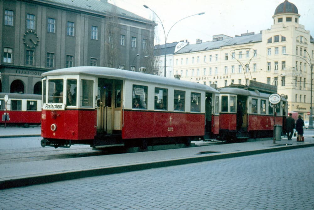 Hotel Mozart (via Wikimedia Commons, Attribution)