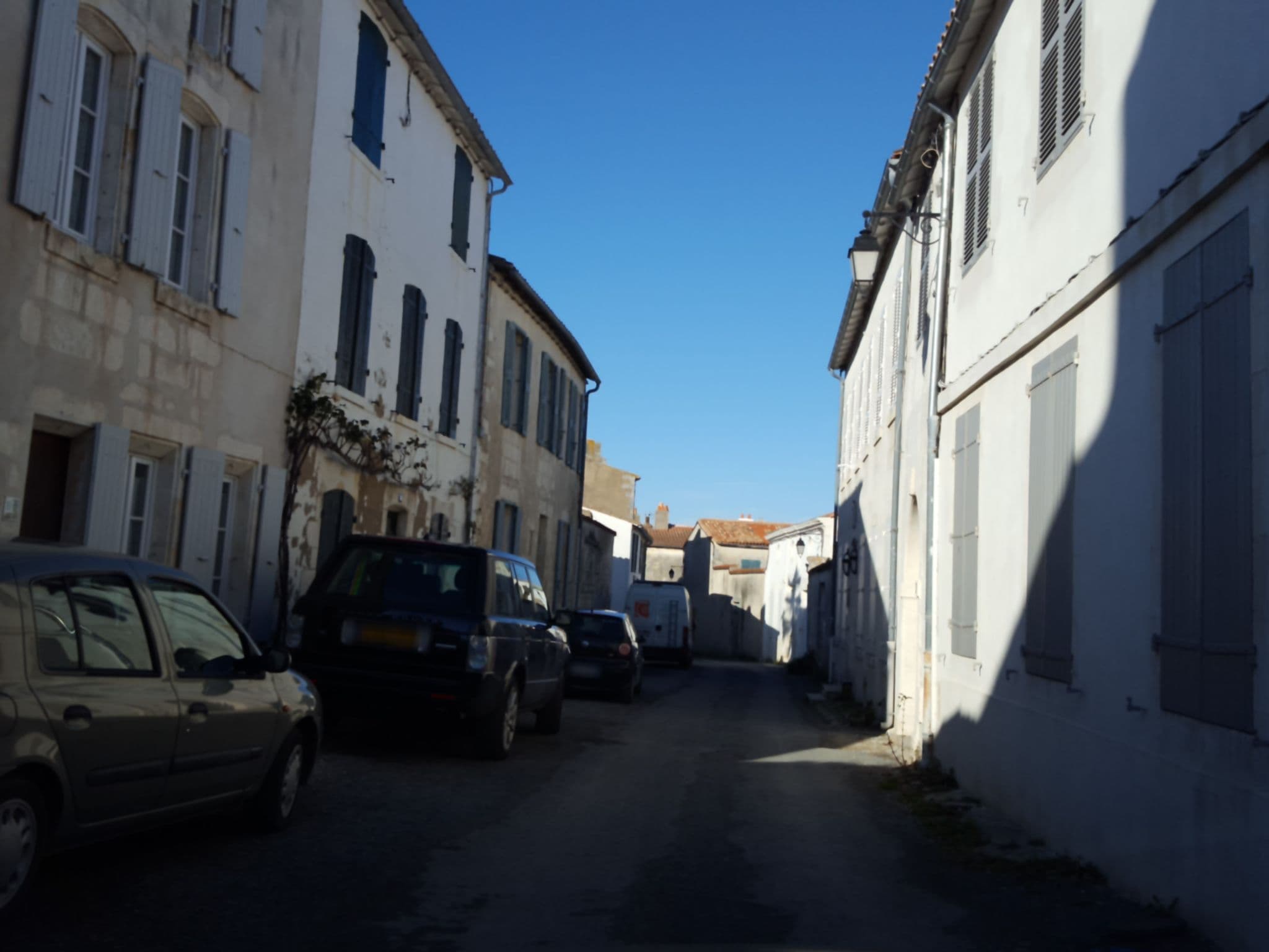 Street view near Villa Clarisse, Saint-Martin-de-Ré — © thibphil (CC BY-SA · Mapillary)