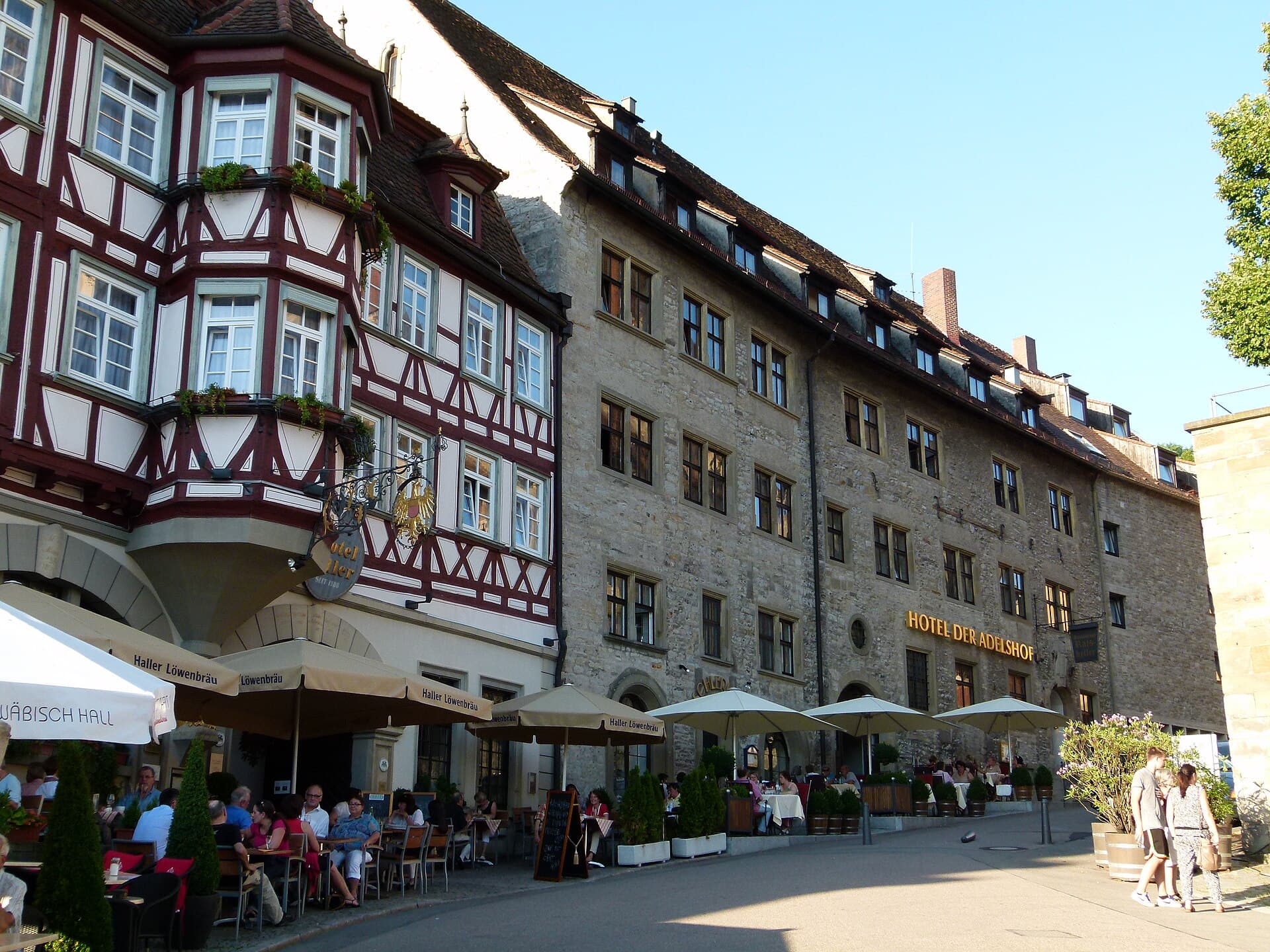 Romantik Hotel Der Adelshof (via Wikimedia Commons, CC BY-SA 3.0)