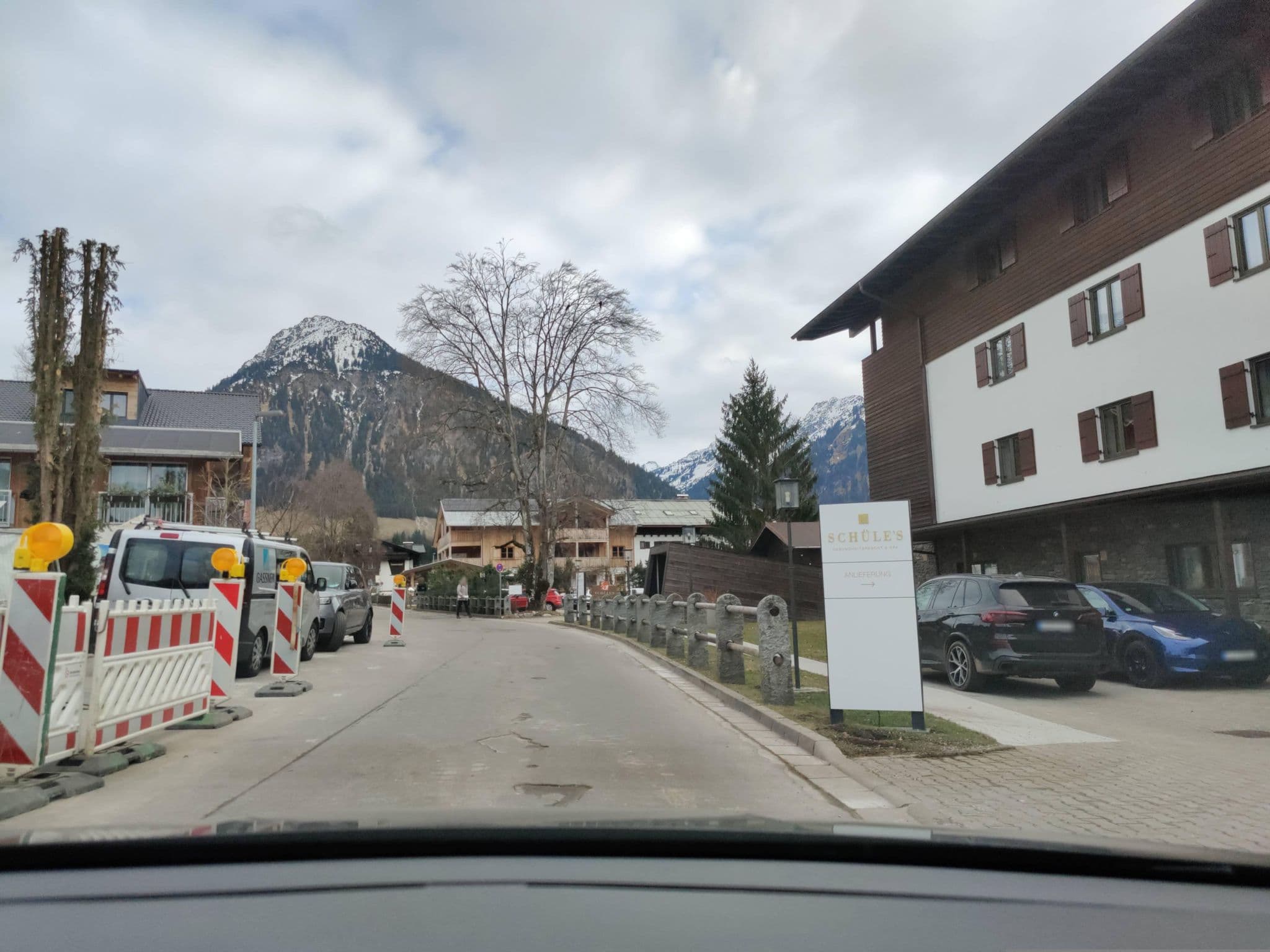 Street view near Villa Alpjuwel Ferienwohnungvermietung, Oberstdorf — © littlefool (CC BY-SA · Mapillary)