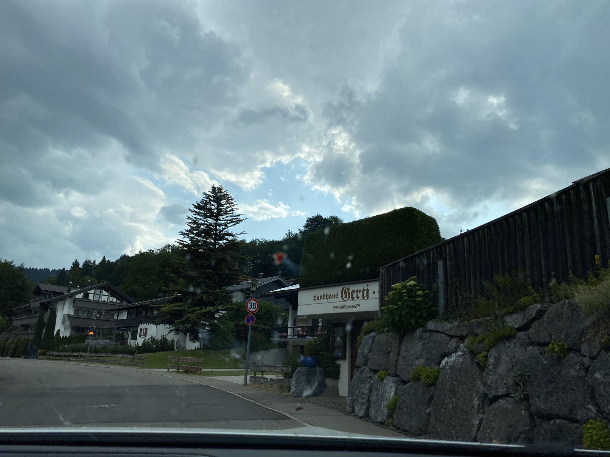 Street view near Alpine Chalet Haus Sonnenbichl, Oberstdorf — © dapiang (CC BY-SA · Mapillary)
