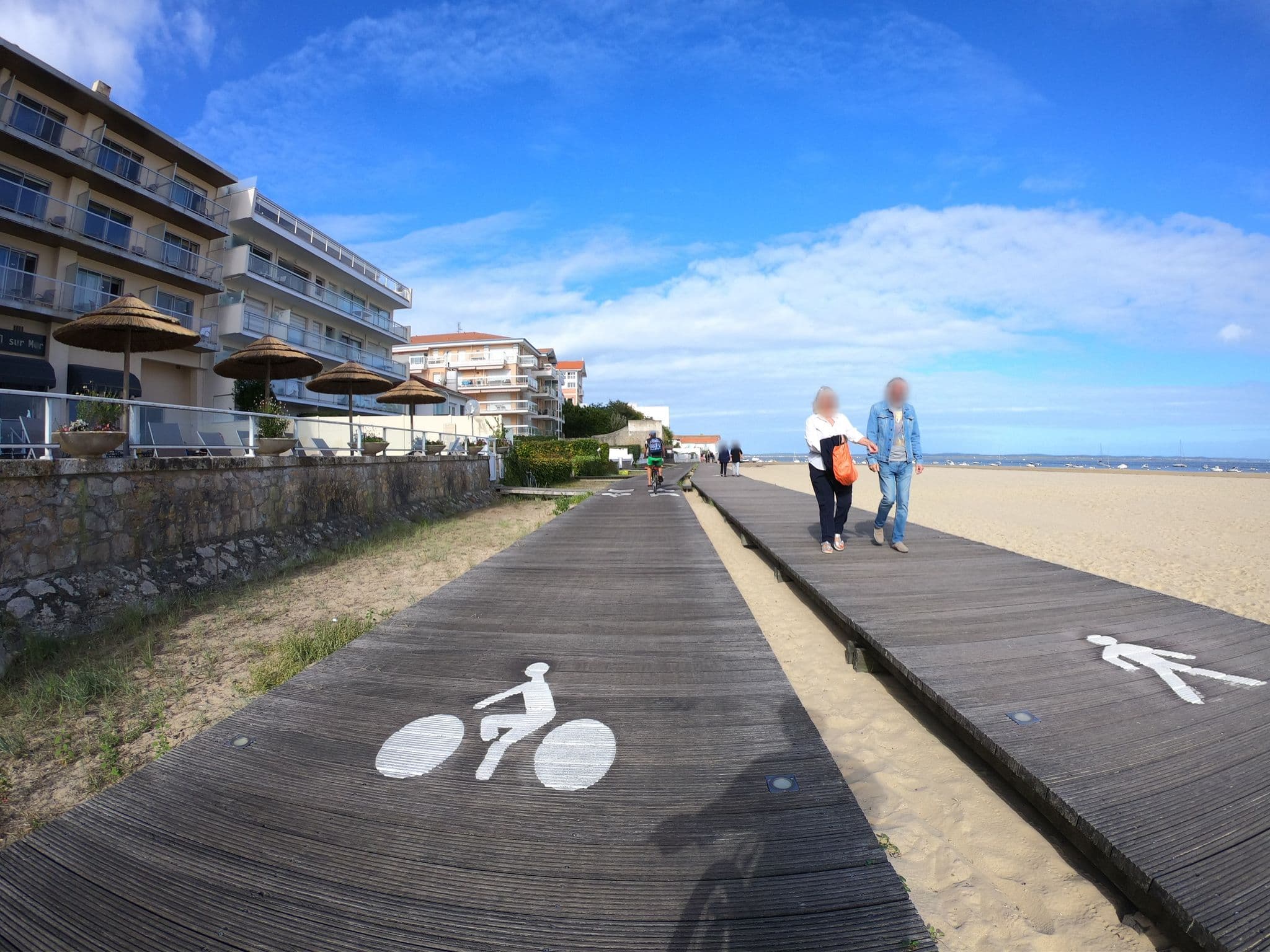 Street view near Arc Hotel sur Mer, Arcachon — © gitouche (CC BY-SA · Mapillary)