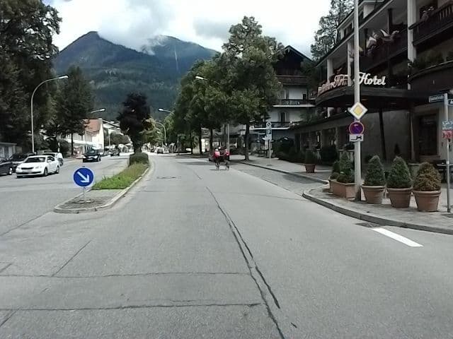 Street view near Reindl's Partenkirchner Hof, Garmisch-Partenkirchen — © mprins (CC BY-SA · Mapillary)