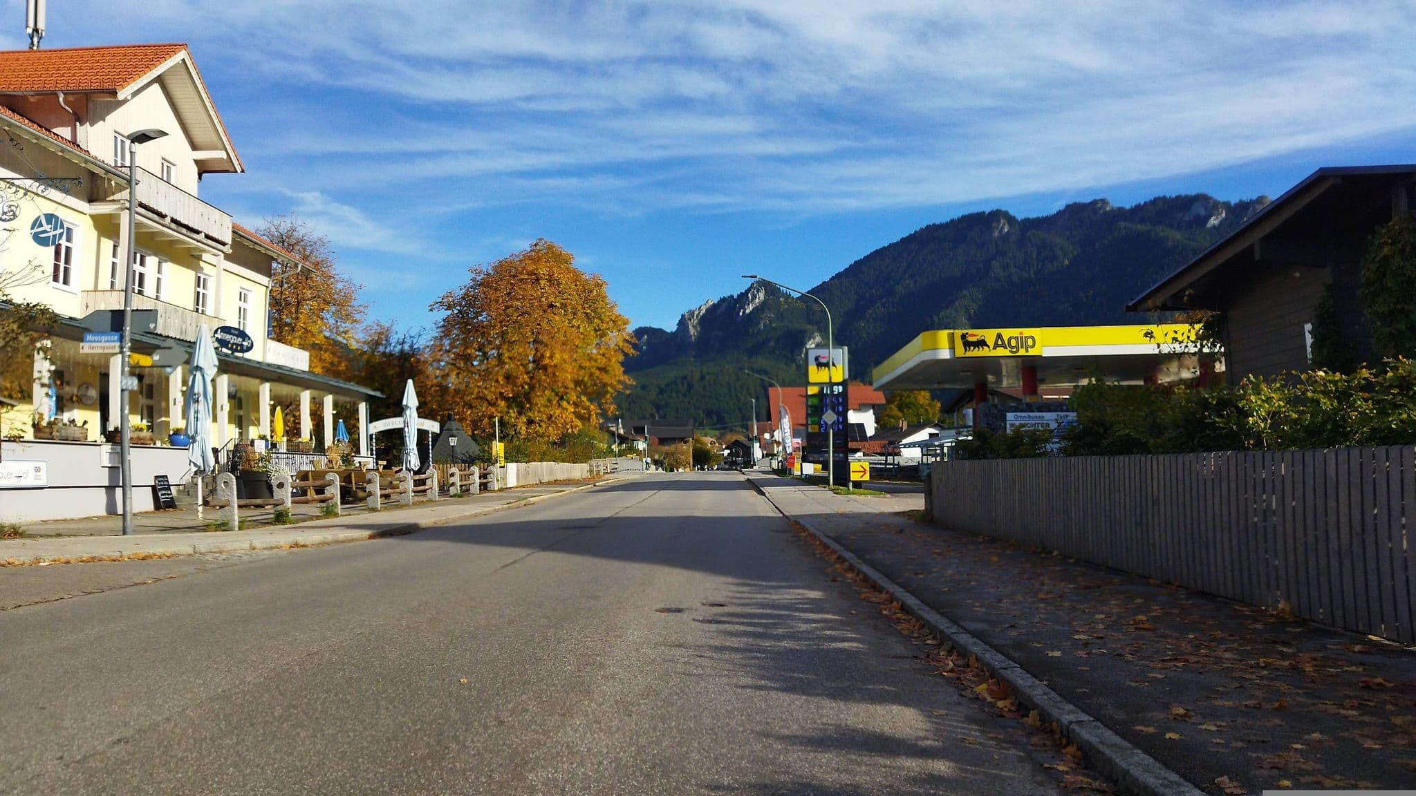 Street view near Gleis 1 Gaststätte, Oberammergau — © changchun1 (CC BY-SA · Mapillary)