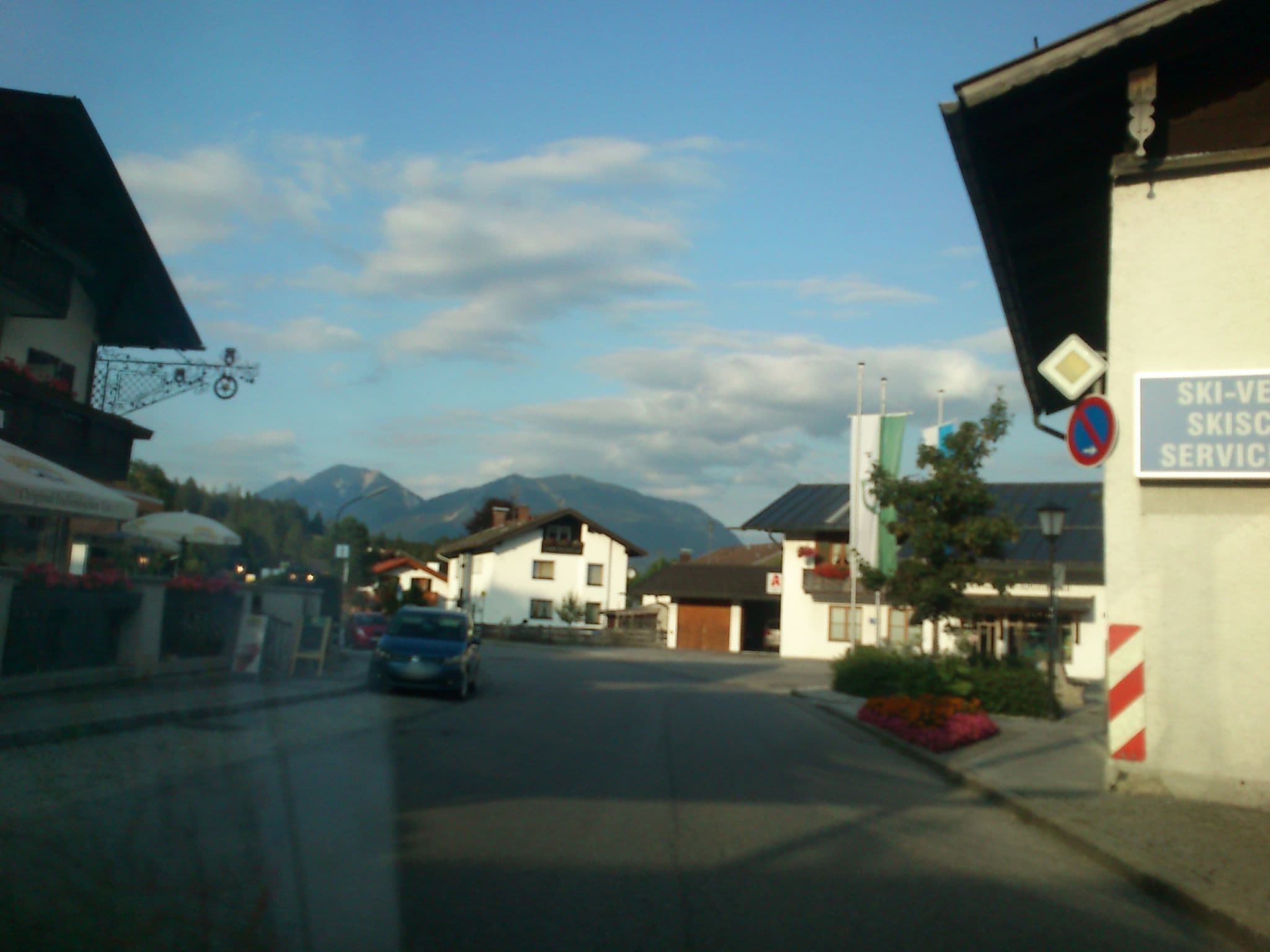 Street view near Gasthof Höhenrain, Grainau — © zbycz (CC BY-SA · Mapillary)