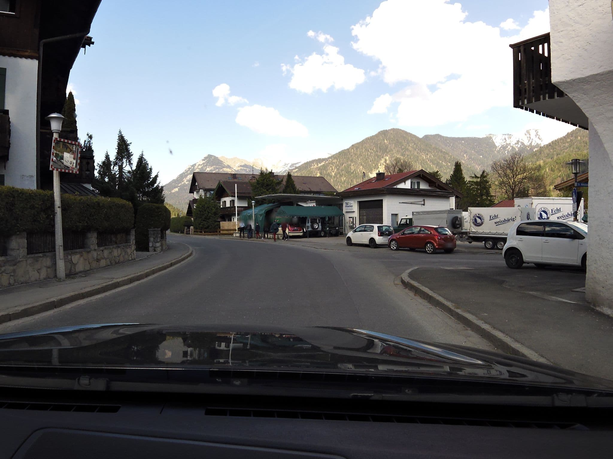 Street view near Pension Alpenhof, Mittenwald — © czmrtn (CC BY-SA · Mapillary)