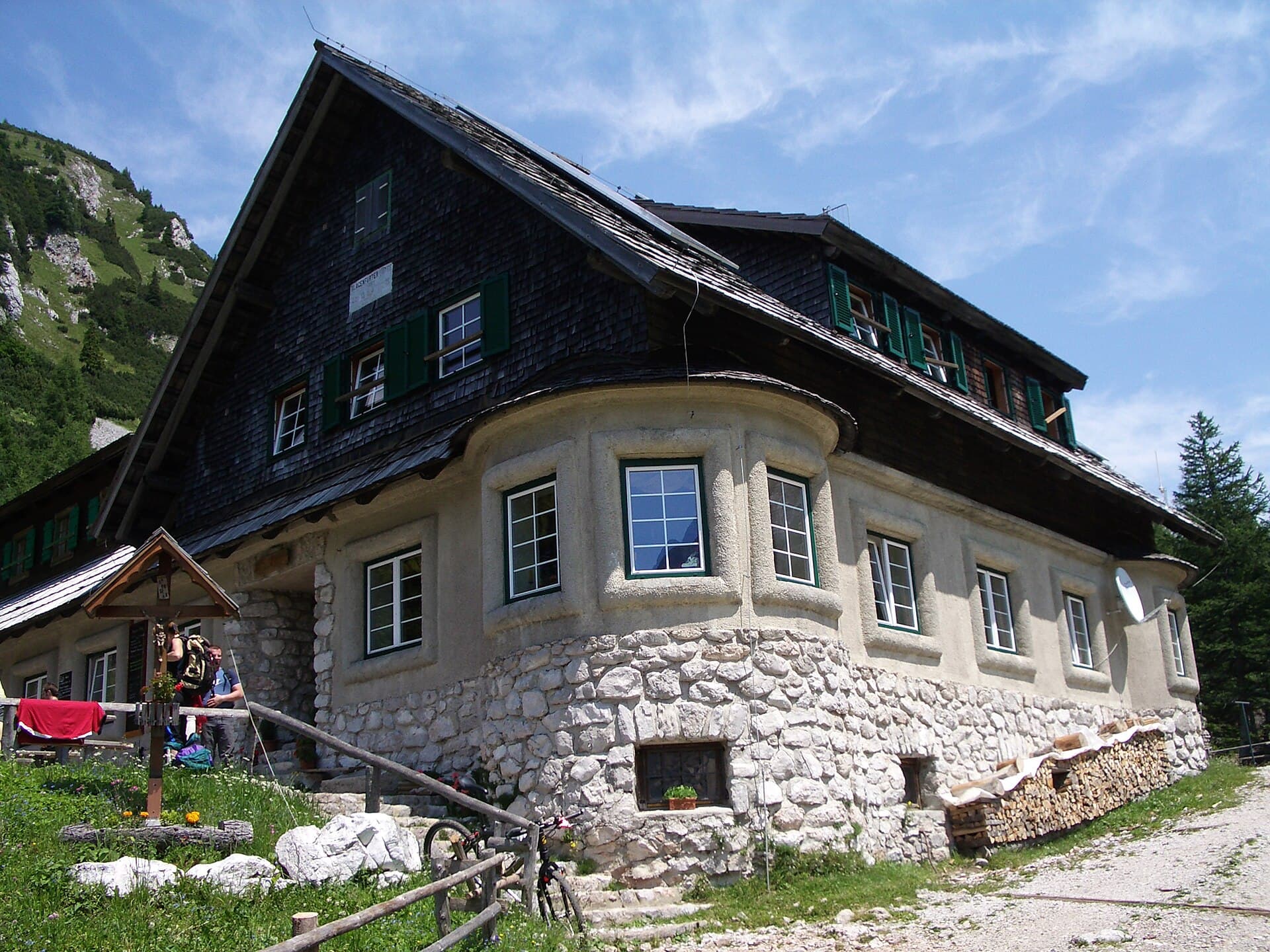 Klagenfurter Hütte (via Wikimedia Commons, CC BY-SA 2.5)