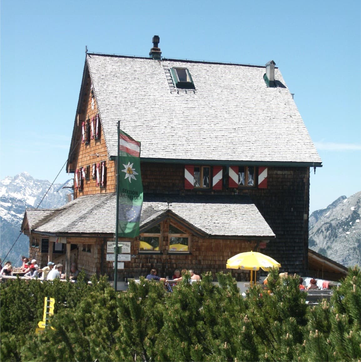 Peter-Wiechenthaler-Hütte (via Wikimedia Commons, CC BY-SA 3.0)