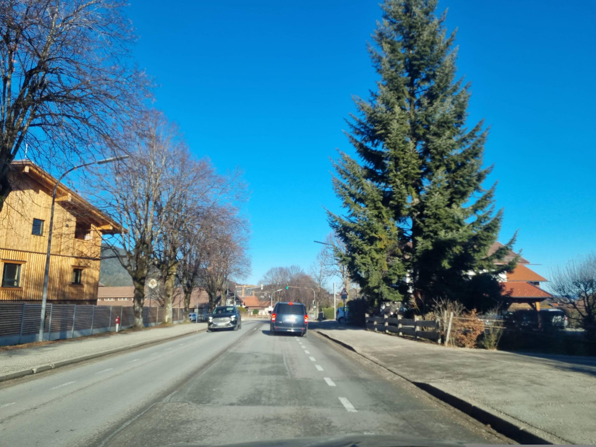 Street view near Gästehaus Schwaiger, Bad Wiessee — © dsmm (CC BY-SA · Mapillary)