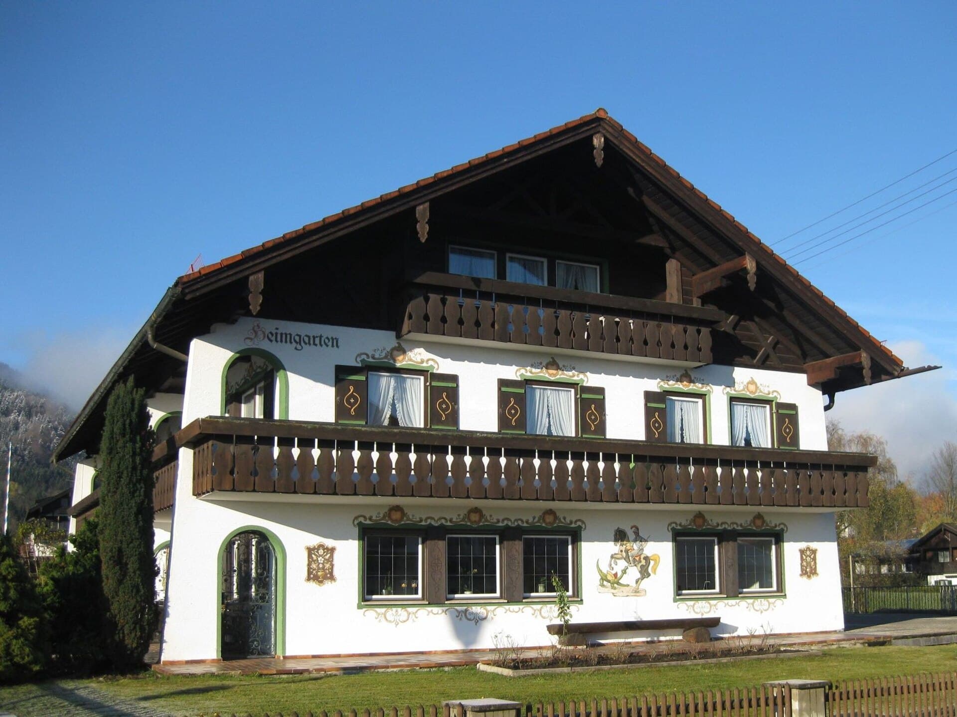 Gästehaus Heimgarten (via Wikimedia Commons, CC BY-SA 4.0)