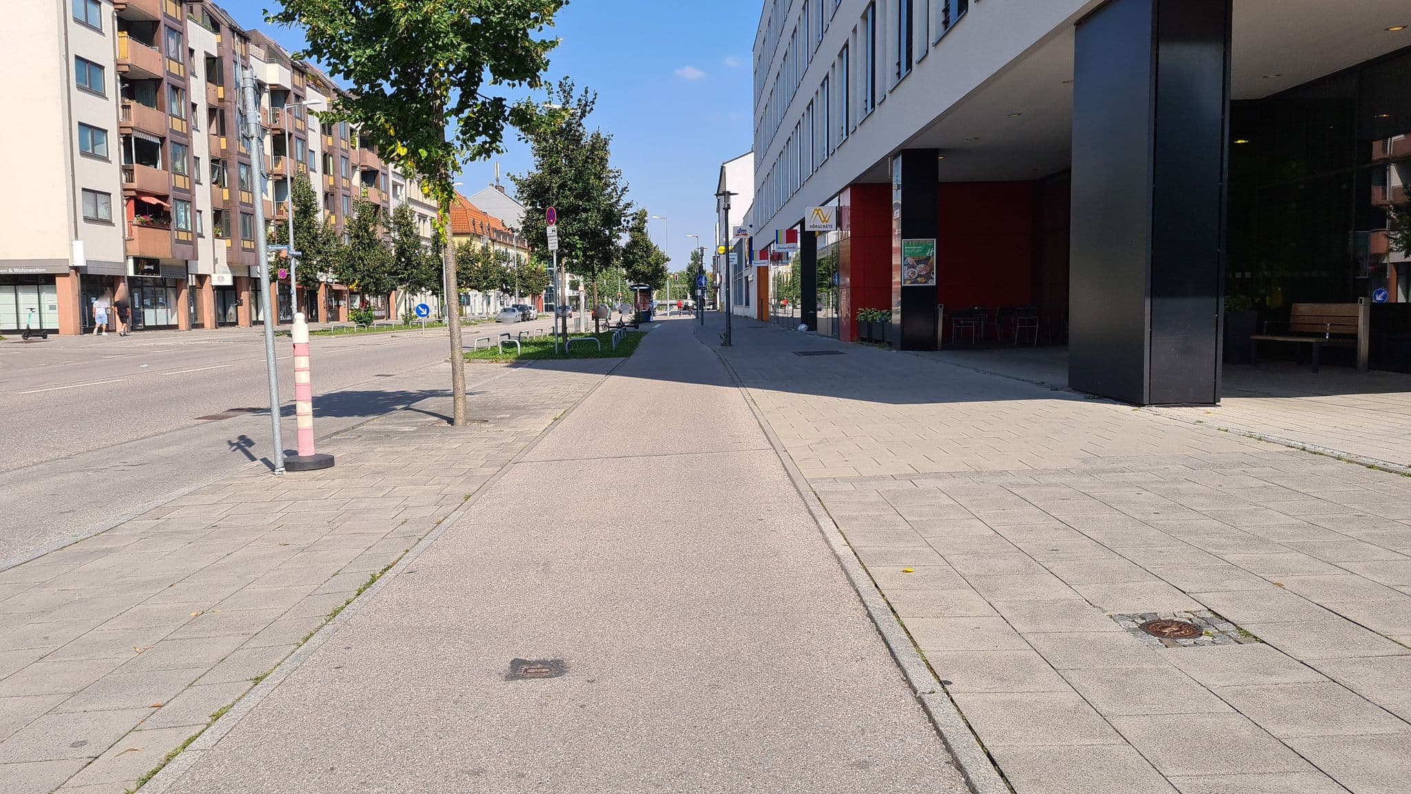 Street view near Holiday Inn Munich - Westpark, Munich — © lortonix (CC BY-SA · Mapillary)
