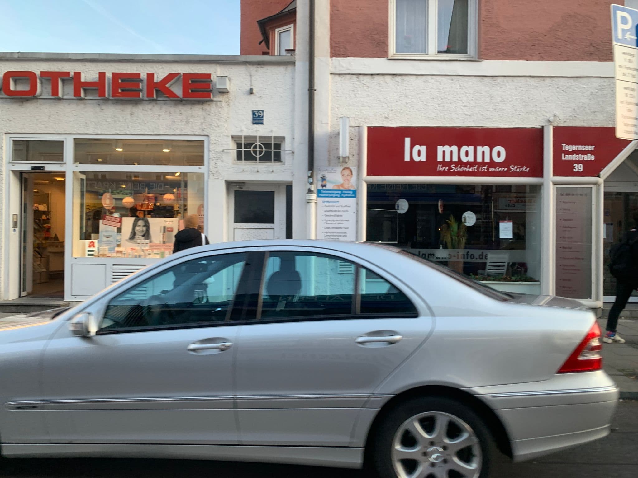 Street view near Pension Haus Wendekstein, Munich — © robot8a (CC BY-SA · Mapillary)