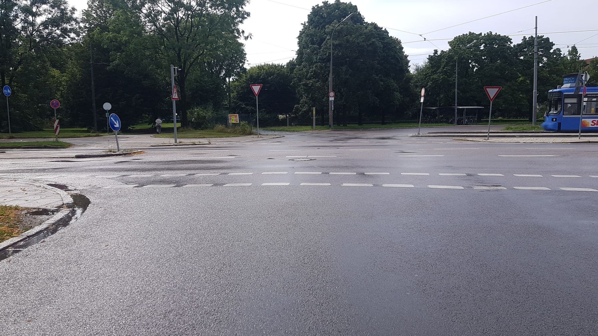 Street view near Zimmermann, Henrik und Anna, Bogenhausen — © thomas_munichways (CC BY-SA · Mapillary)