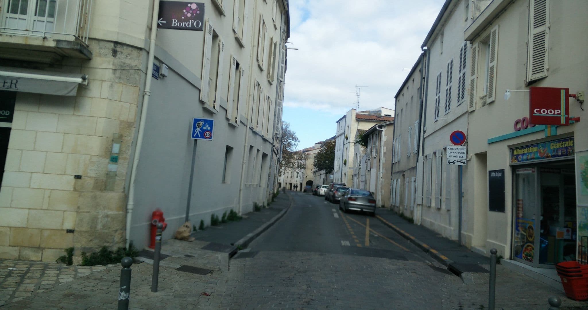Street view near Bord'O, La Rochelle — © gnusam (CC BY-SA · Mapillary)