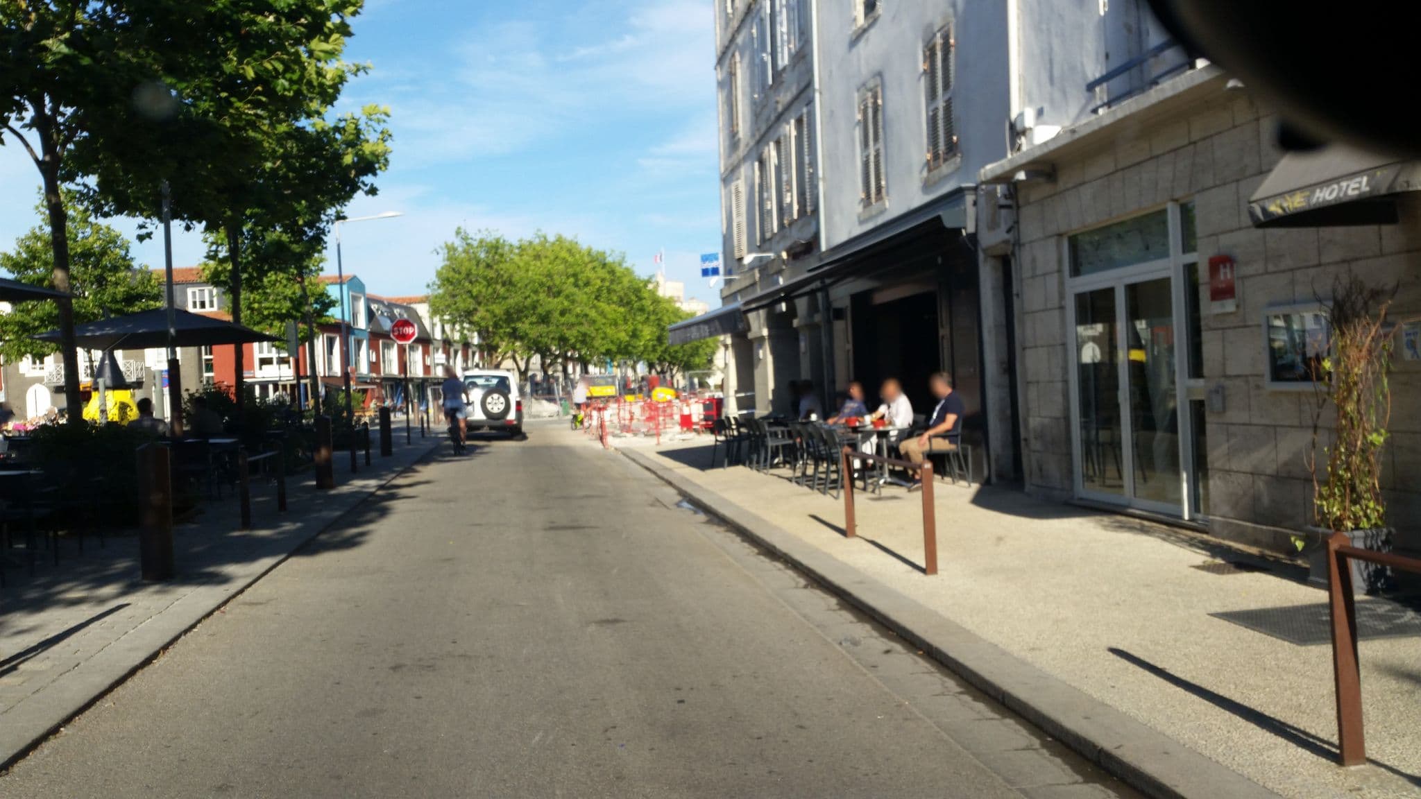 Street view near Un Hôtel sur le Port, La Rochelle — © geo50 (CC BY-SA · Mapillary)