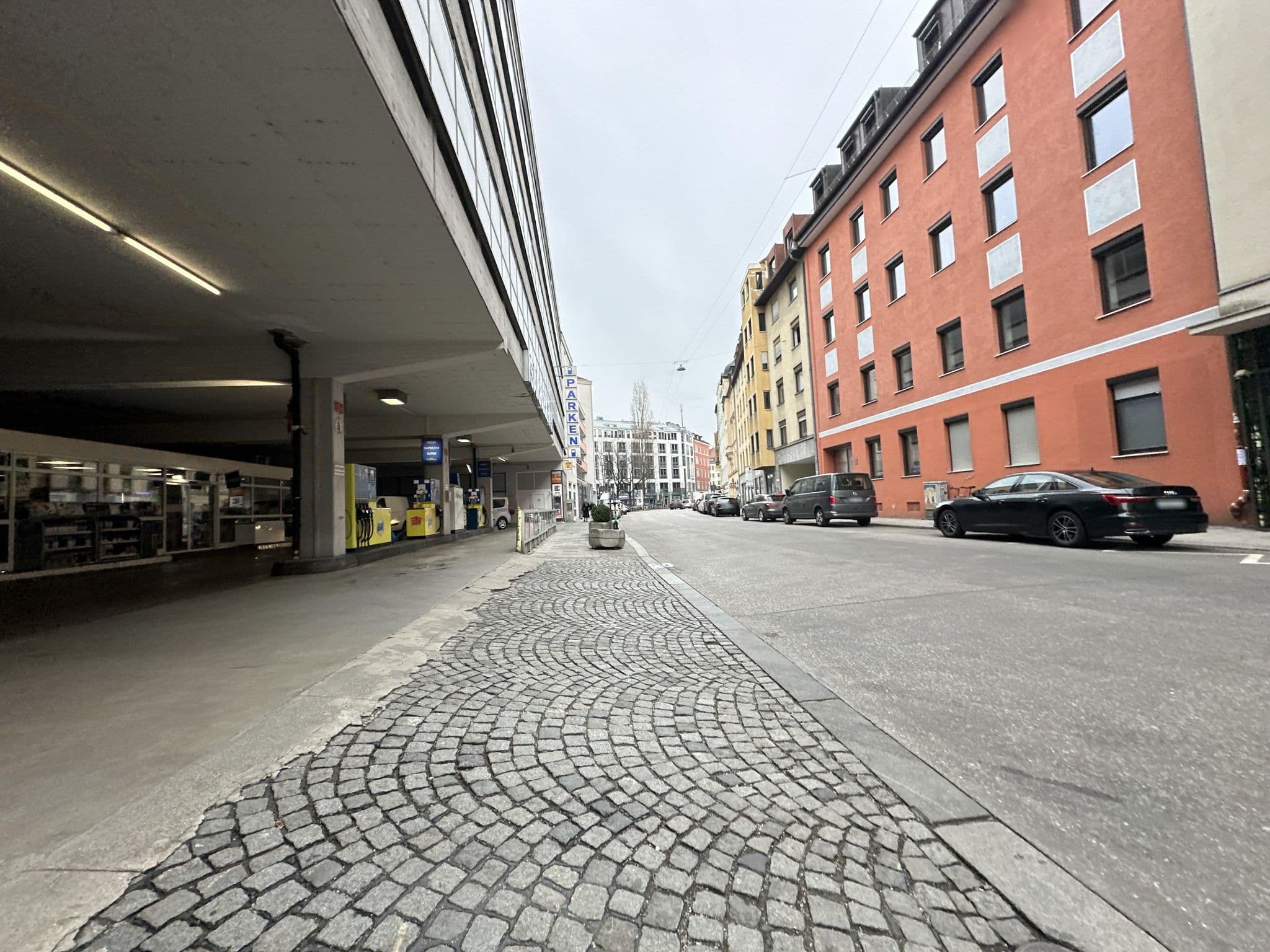 Street view near Lichthof München, Munich — © quickness805 (CC BY-SA · Mapillary)