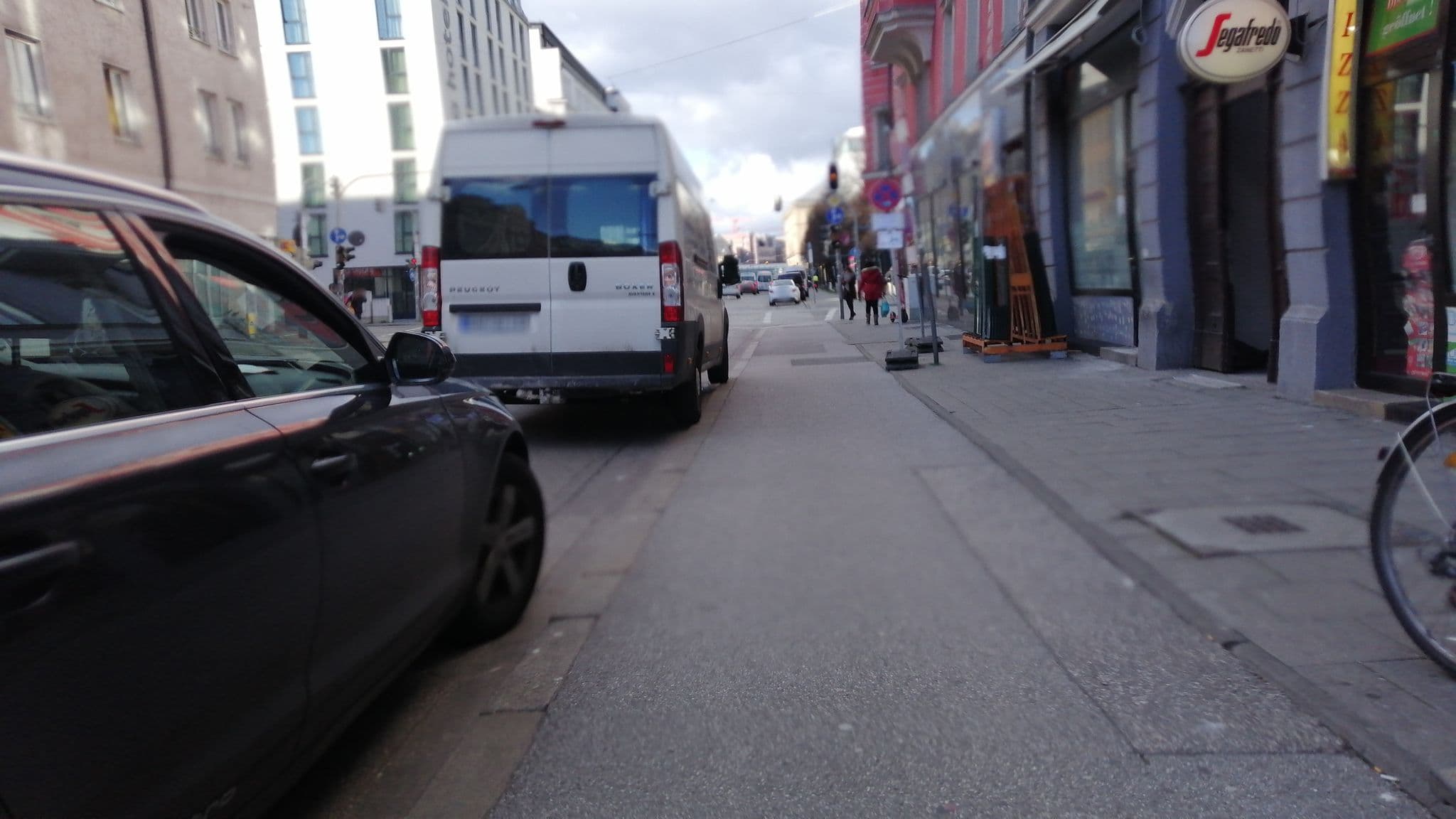 Street view near Happy End Hotel, Munich — © jpmw (CC BY-SA · Mapillary)