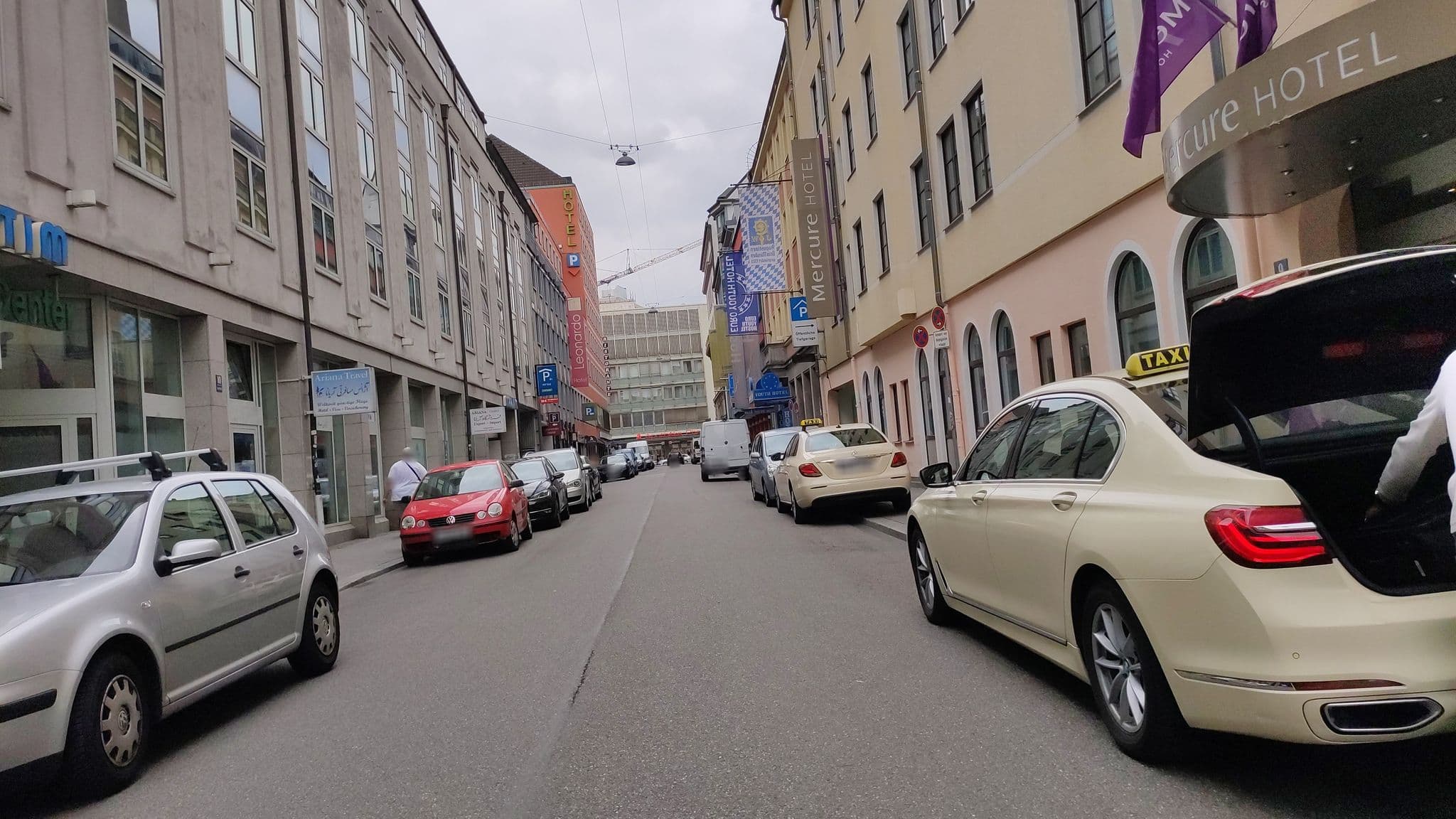Street view near Maritim Pool, Munich — © dralfa (CC BY-SA · Mapillary)