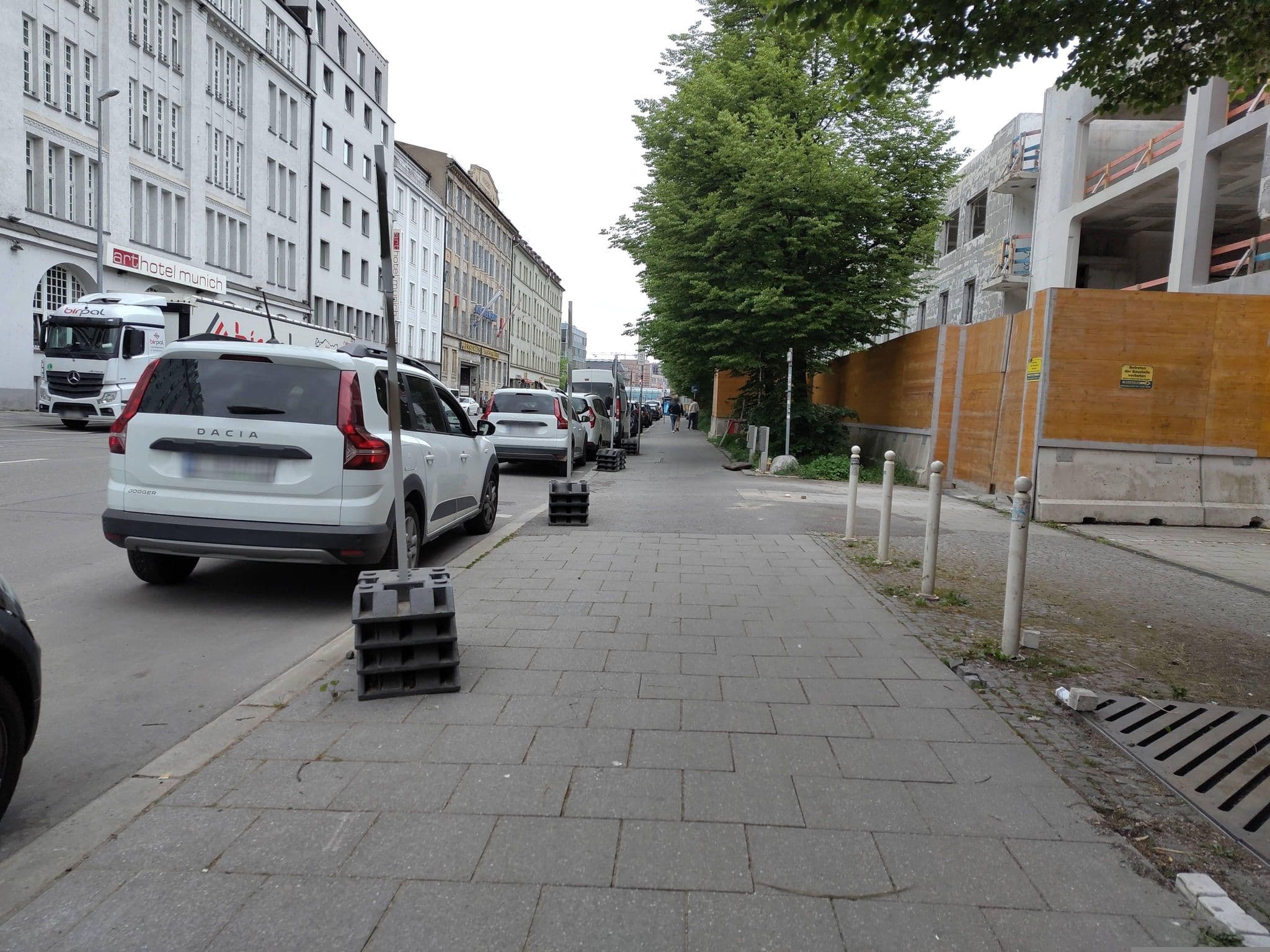 Street view near Art Hotel München GmbH, Munich — © pbiel (CC BY-SA · Mapillary)